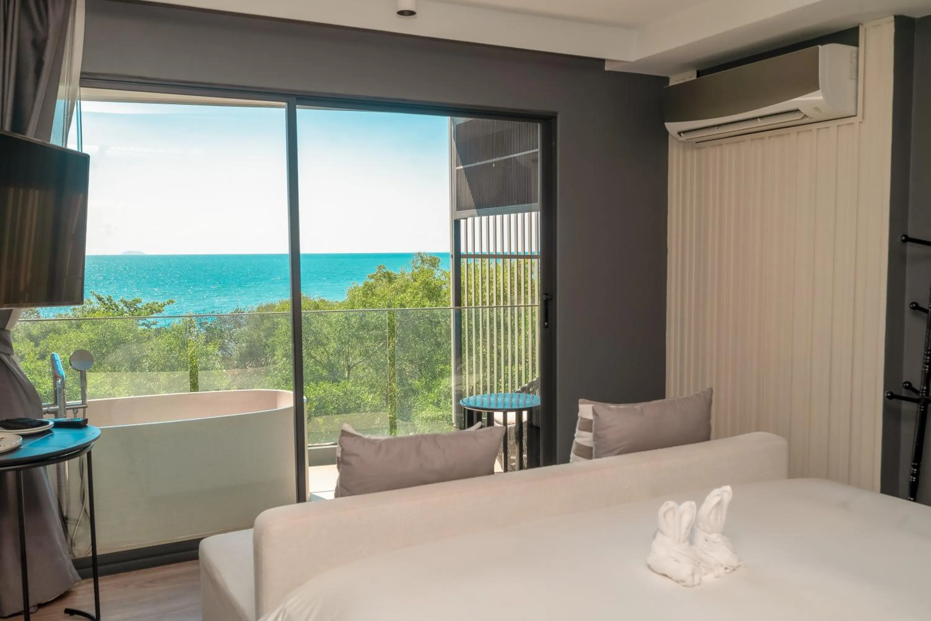 Sea view, Bed in Bayphere Hotel Pattaya JC