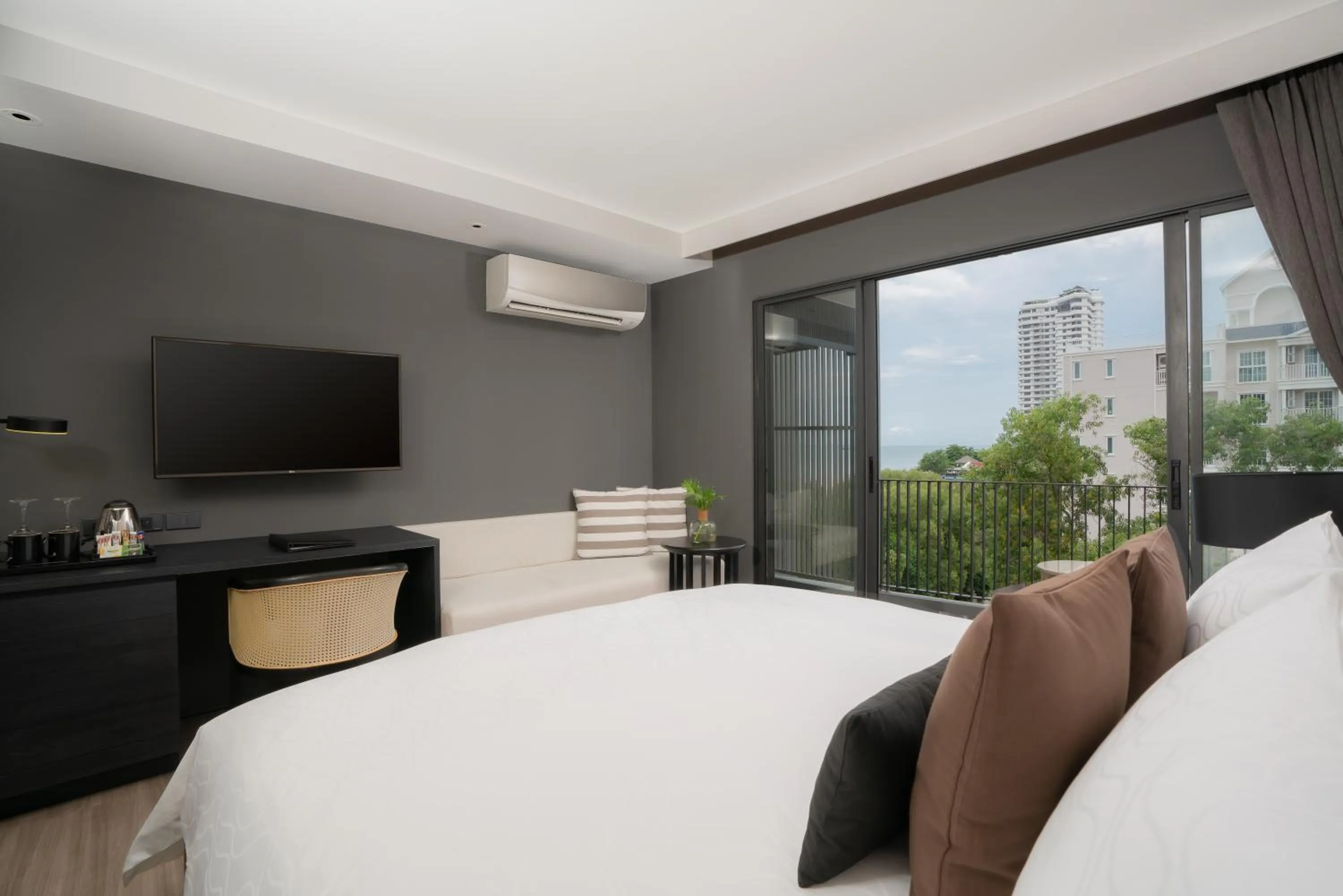 View (from property/room), Bed in Bayphere Hotel Pattaya JC