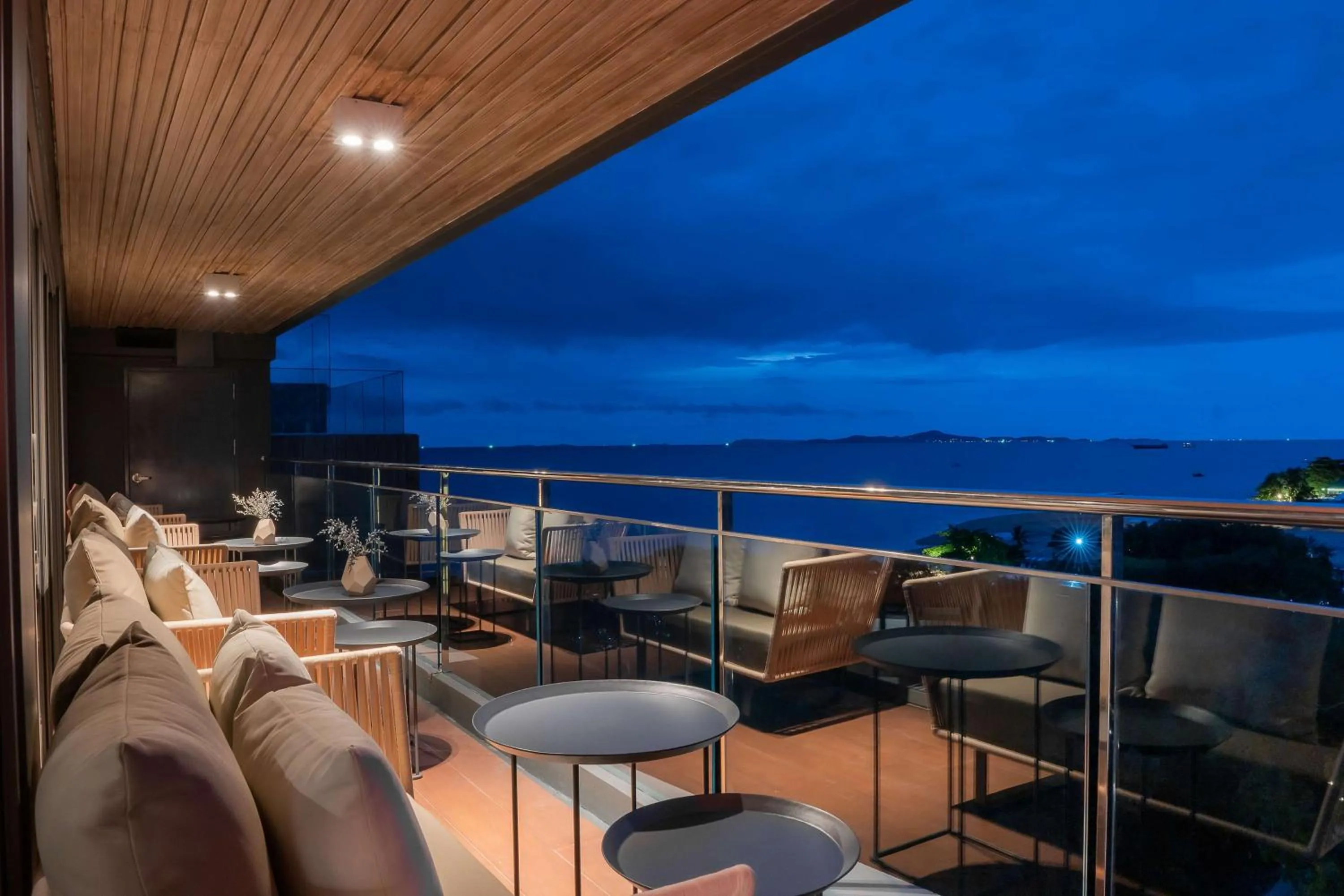 Balcony/Terrace in Bayphere Hotel Pattaya JC