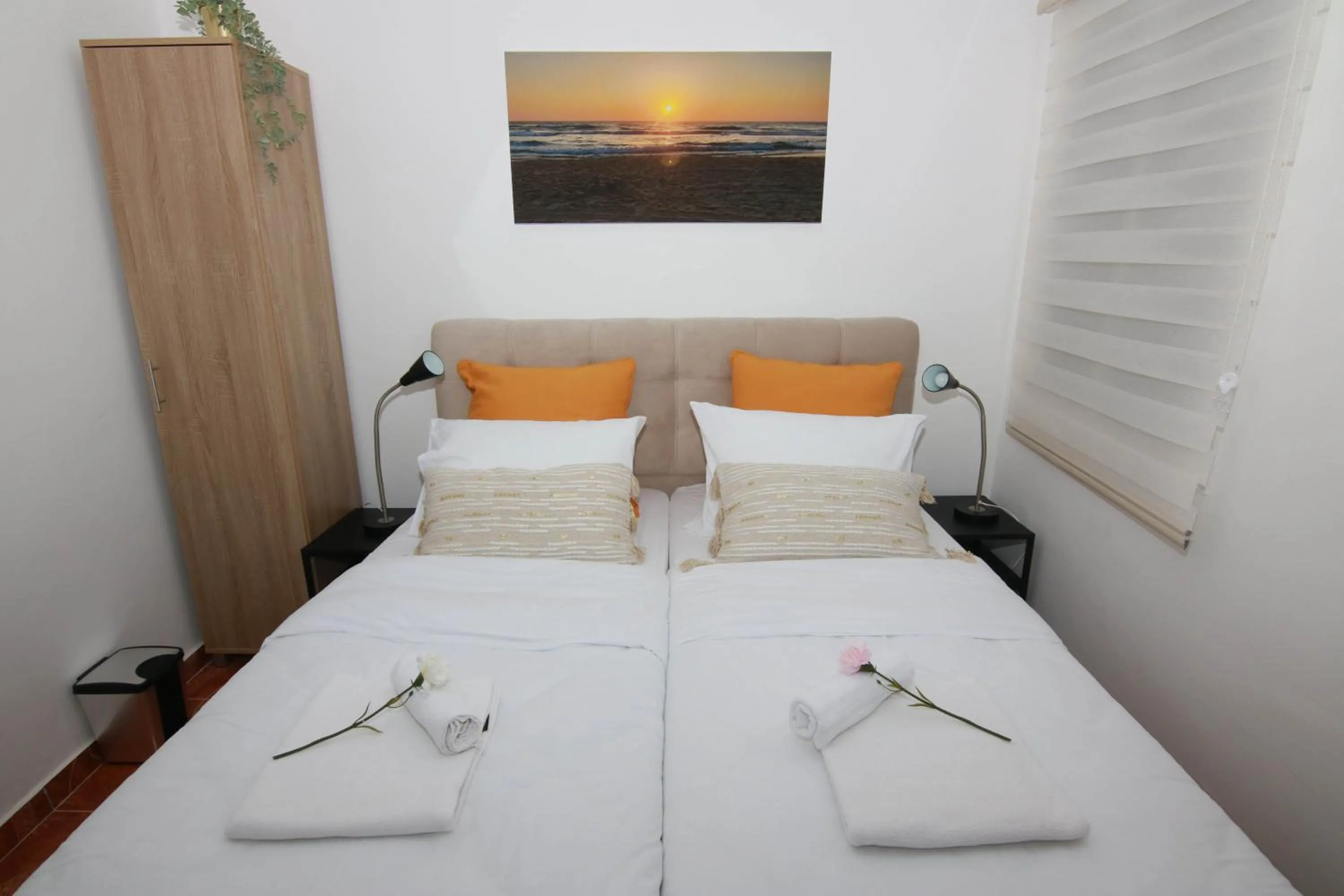 Bed in עדן במדבר - eden in desert