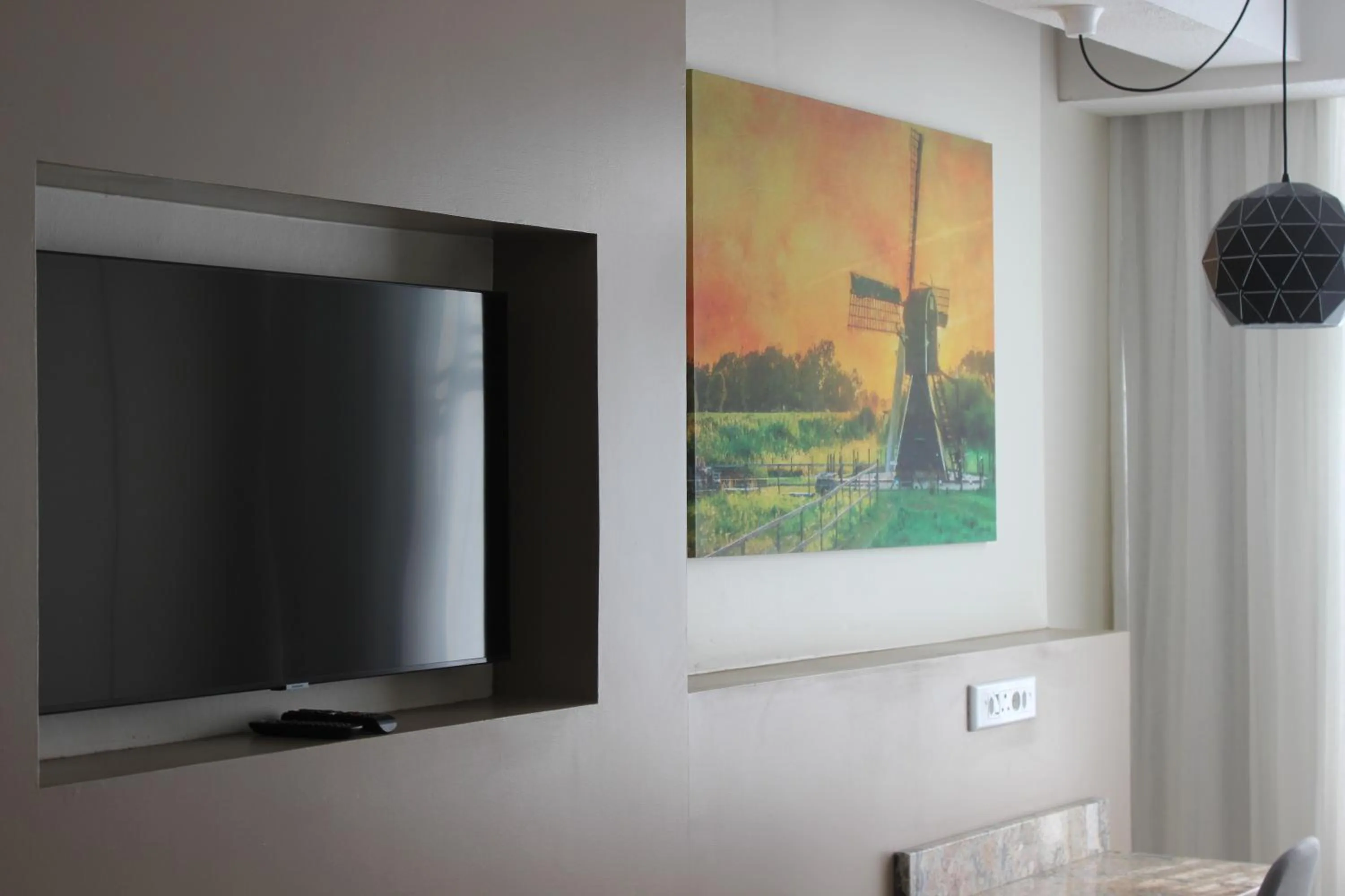 TV and multimedia in Luxe-Molen Boutique Hotel