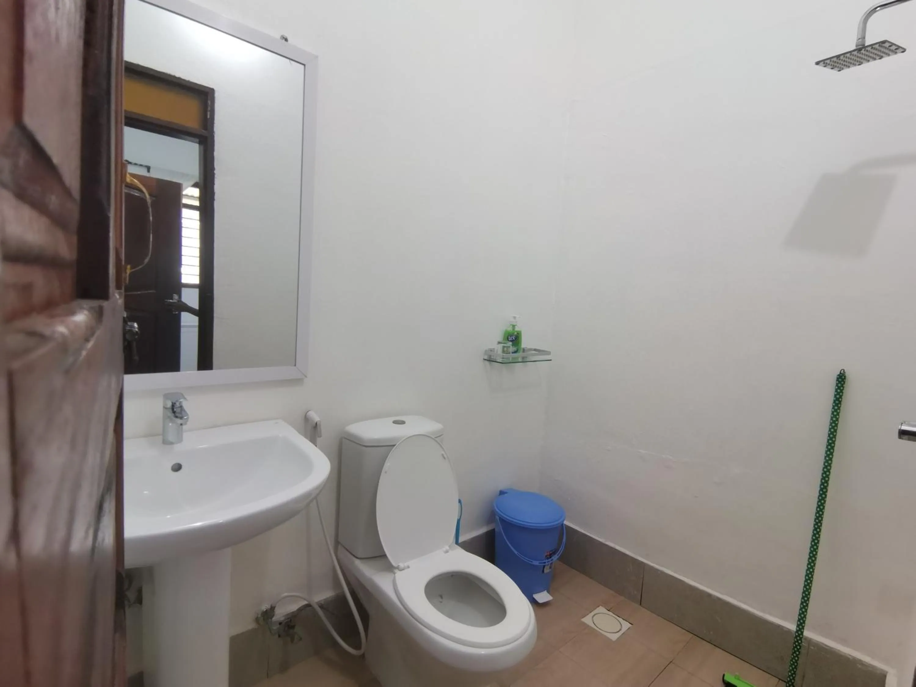 Shower in Savi House Nungwi