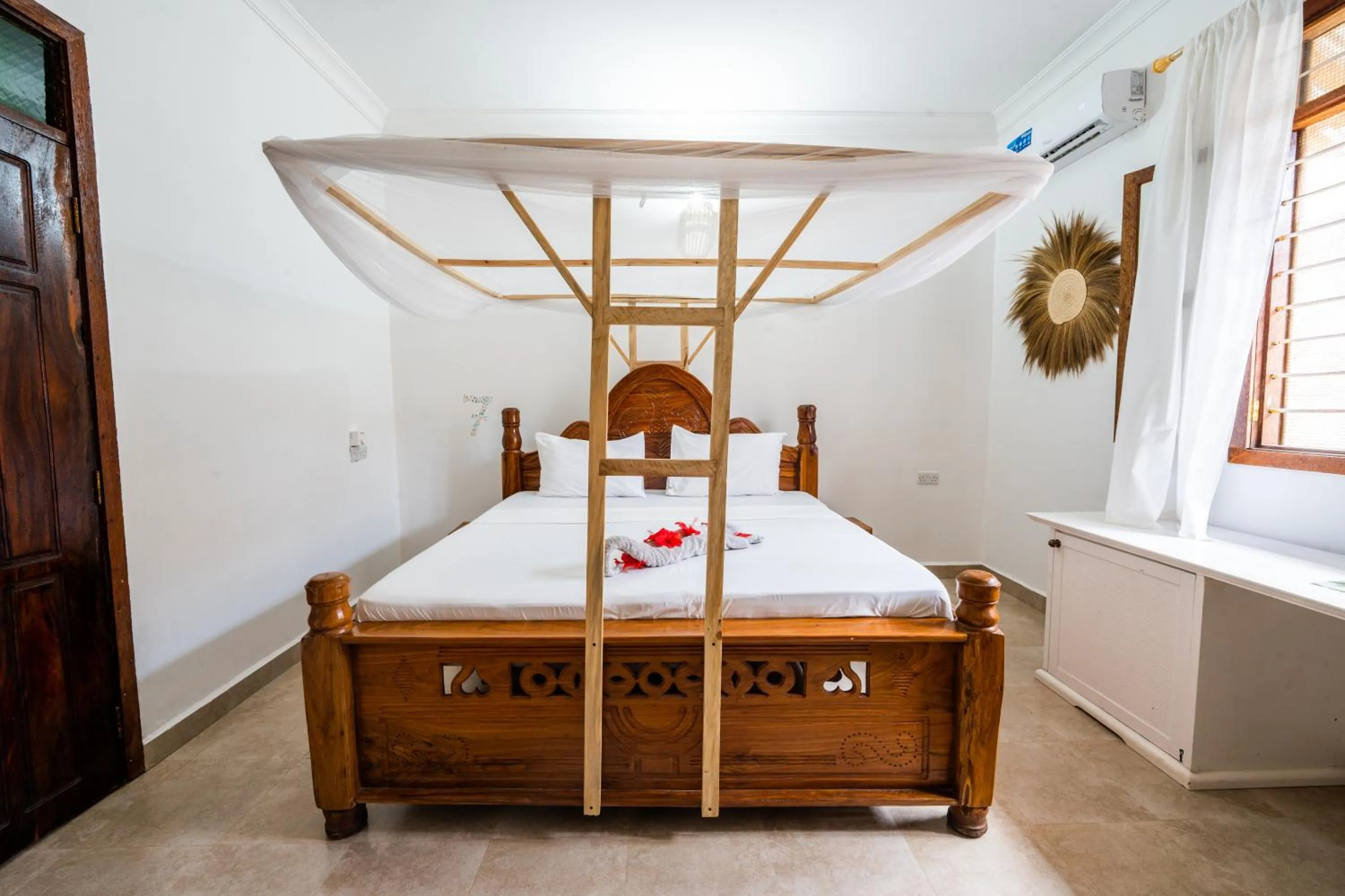 Bed in Savi House Nungwi