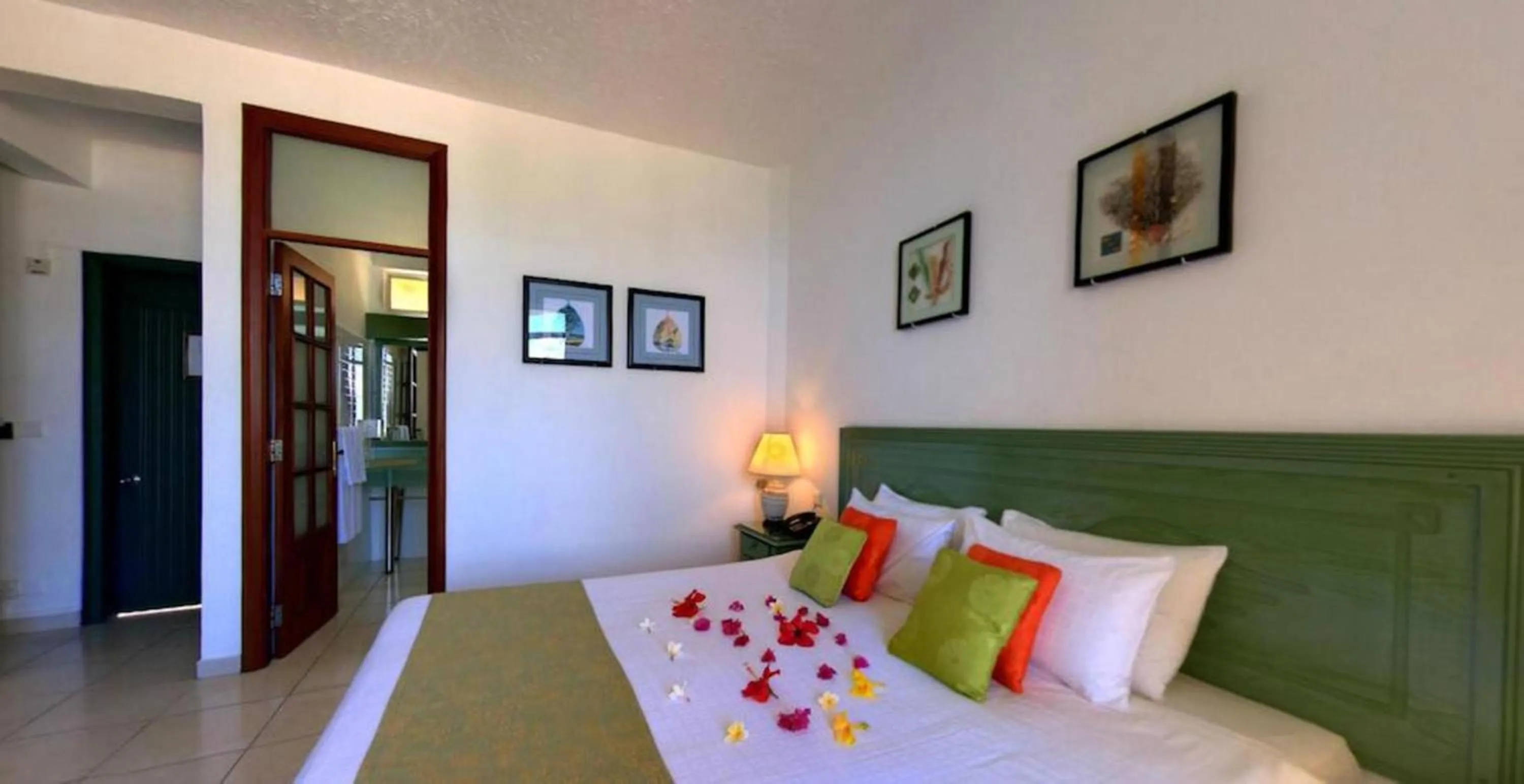 Bedroom, Bed in Silver Beach Hotel