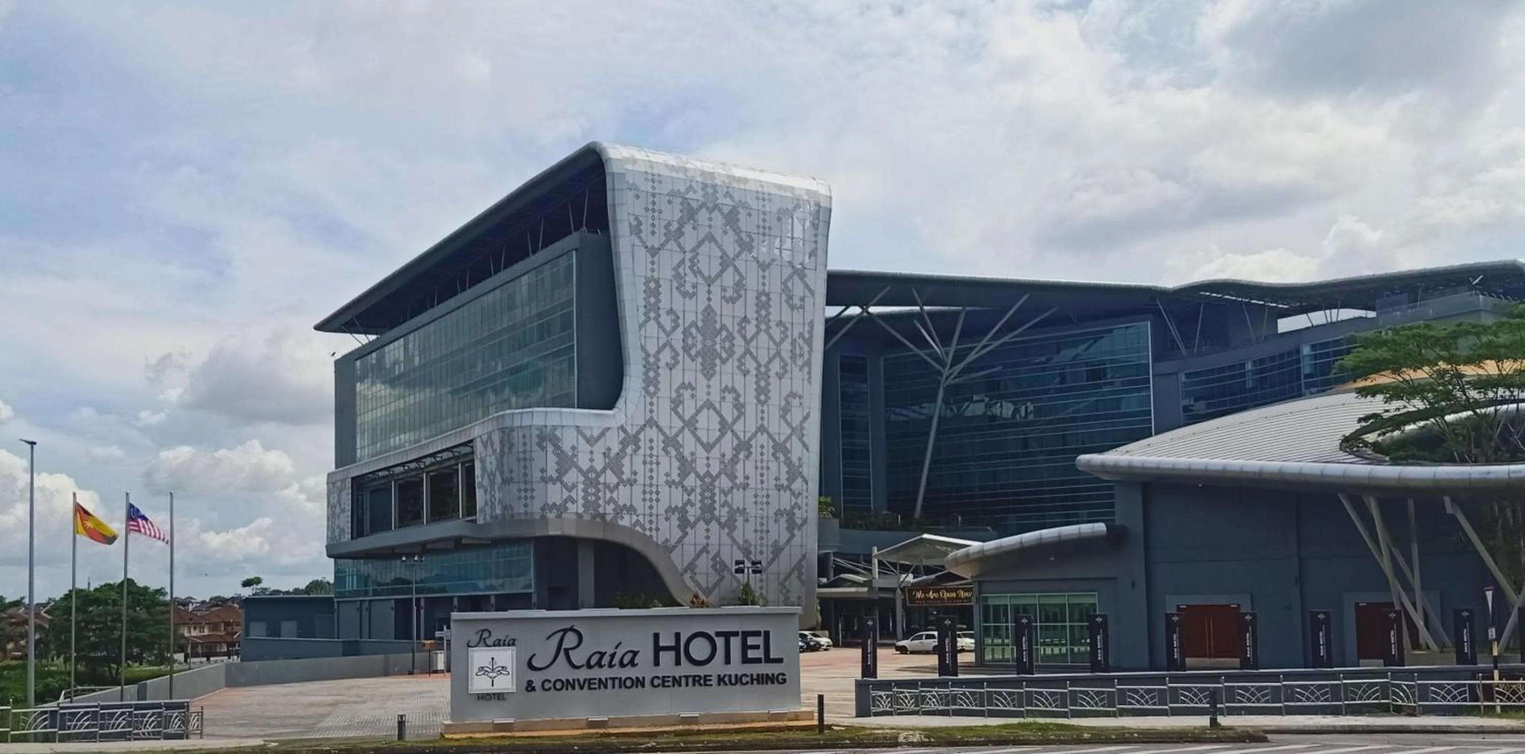Property building in Raia Hotel & Convention Centre Kuching