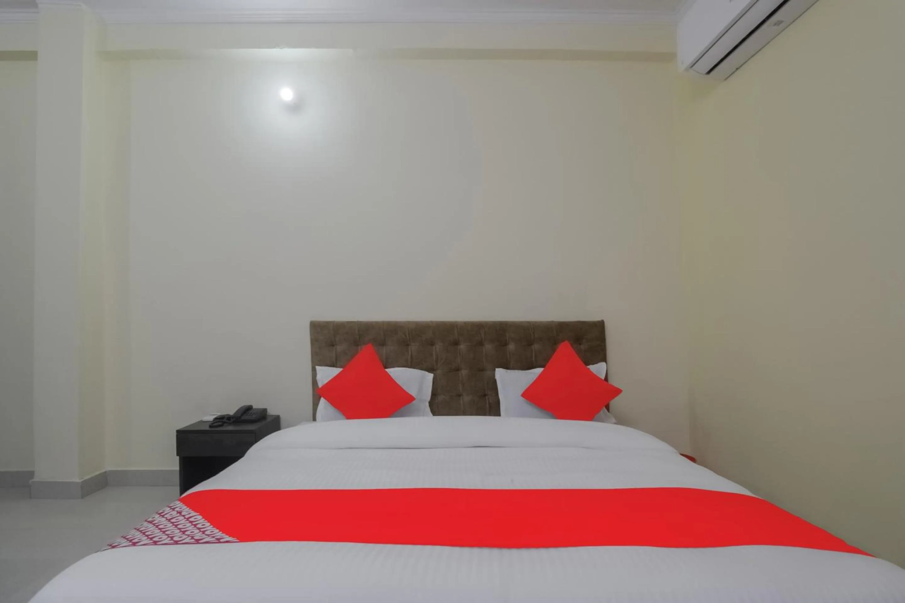 Bedroom, Bed in Hotel O by OYO R.K. INN