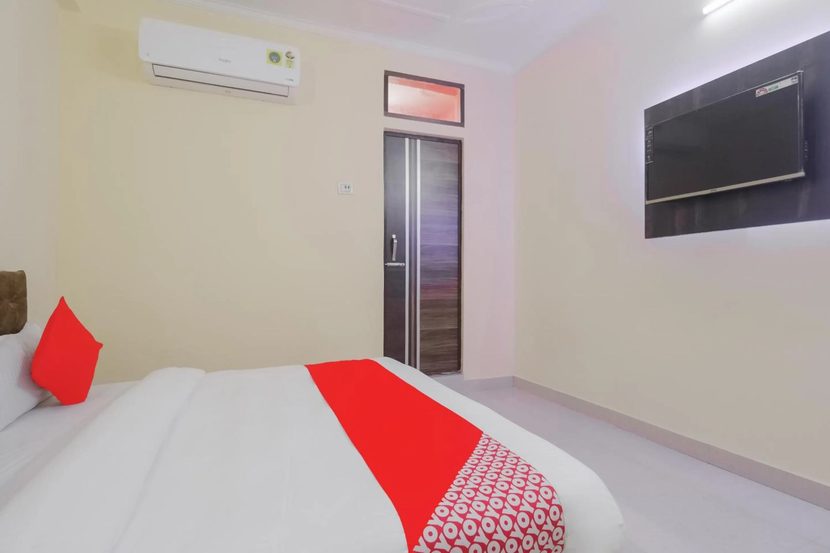 Bedroom, Bed in Hotel O by OYO R.K. INN