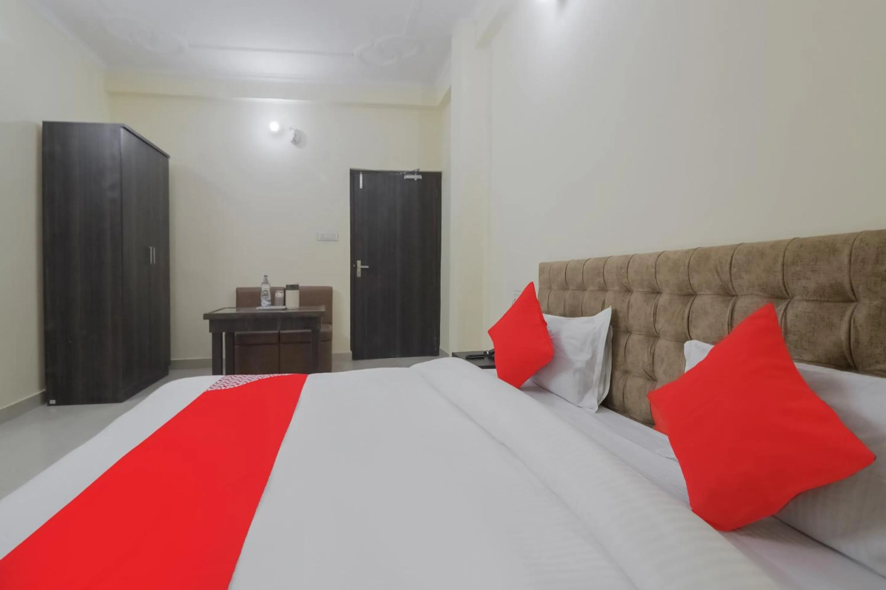 Bedroom, Bed in Hotel O by OYO R.K. INN