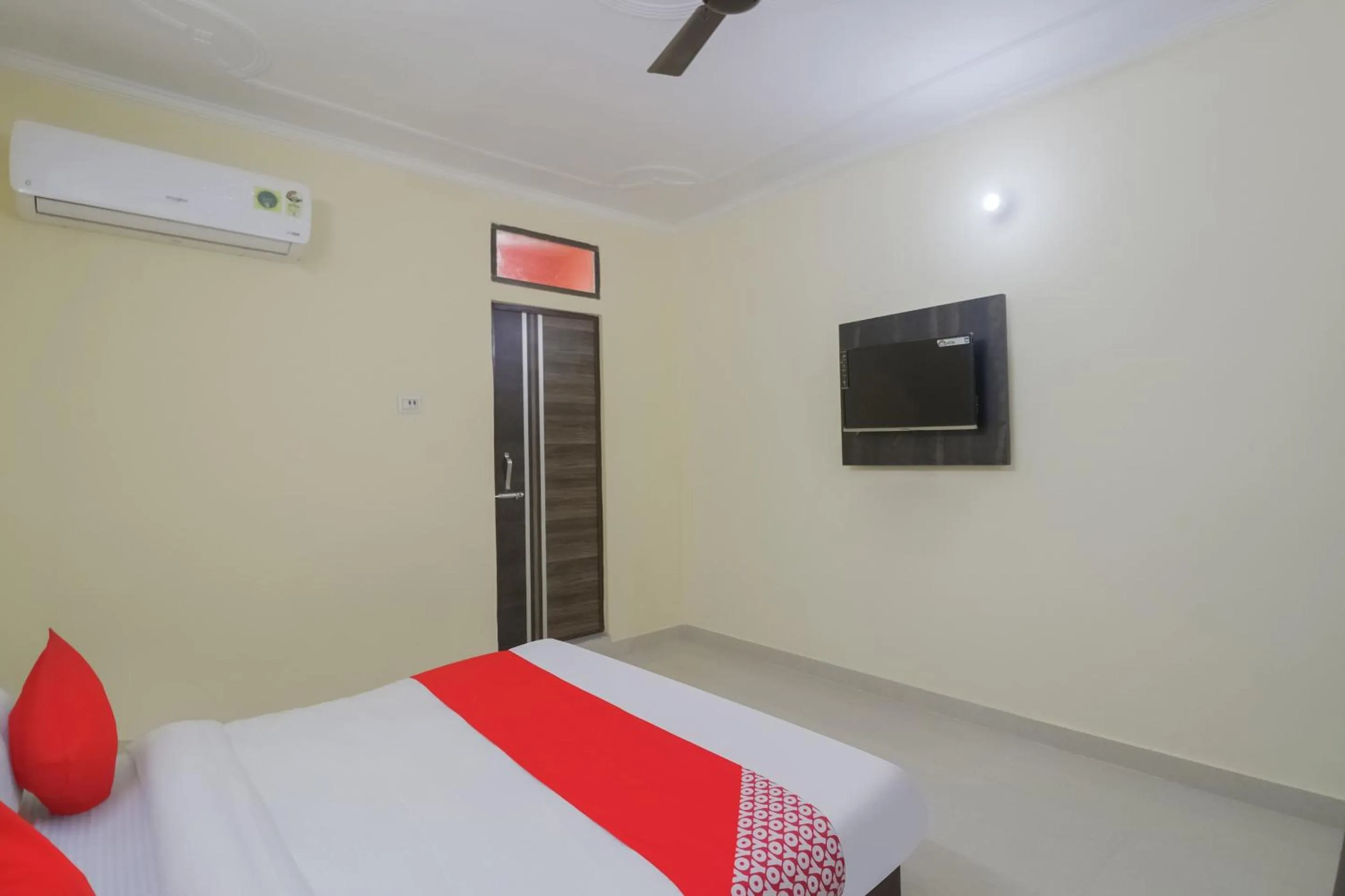 Bedroom, Bed in Hotel O by OYO R.K. INN