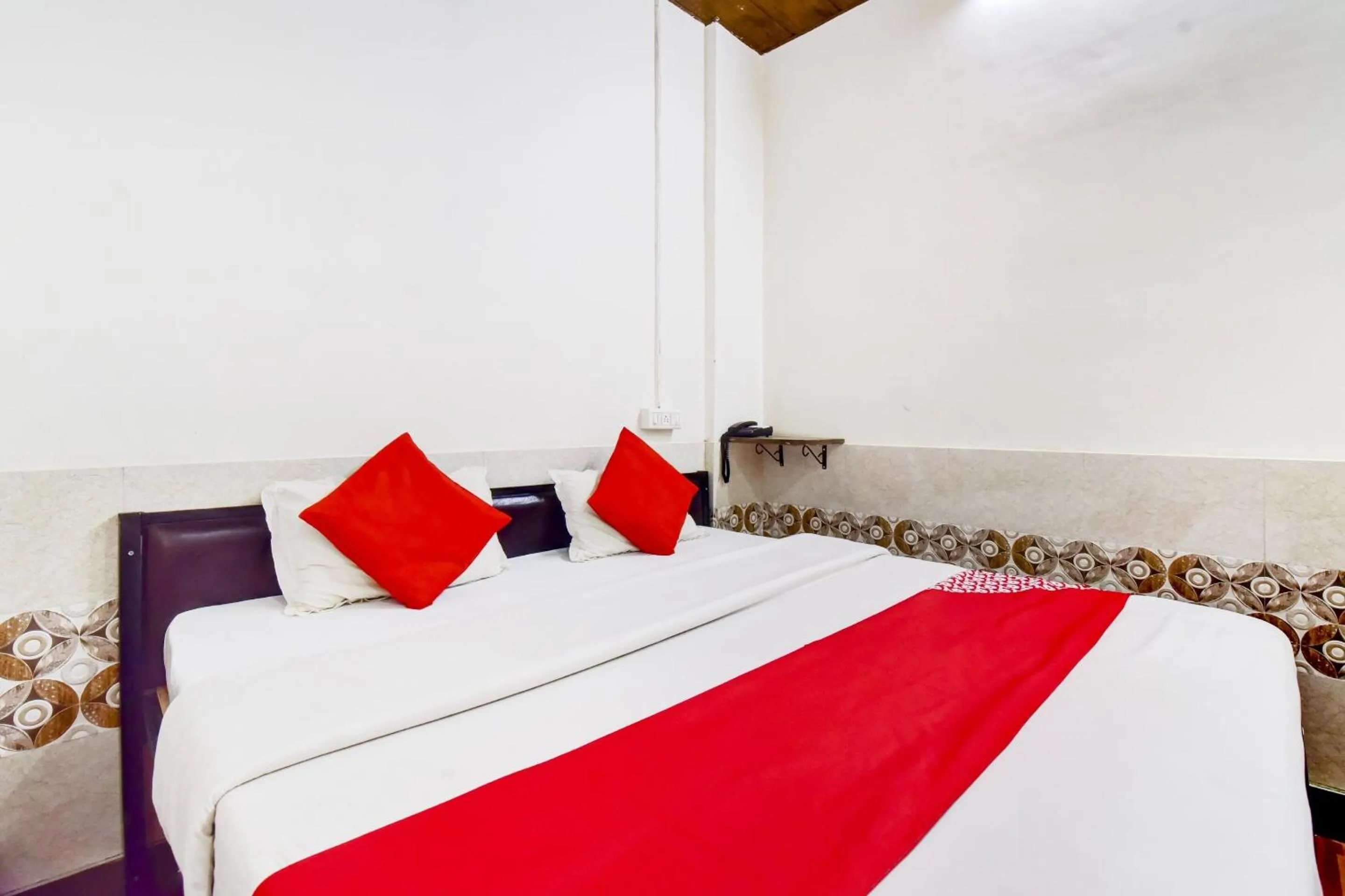 Bedroom, Bed in Hotel O Paradise Inn