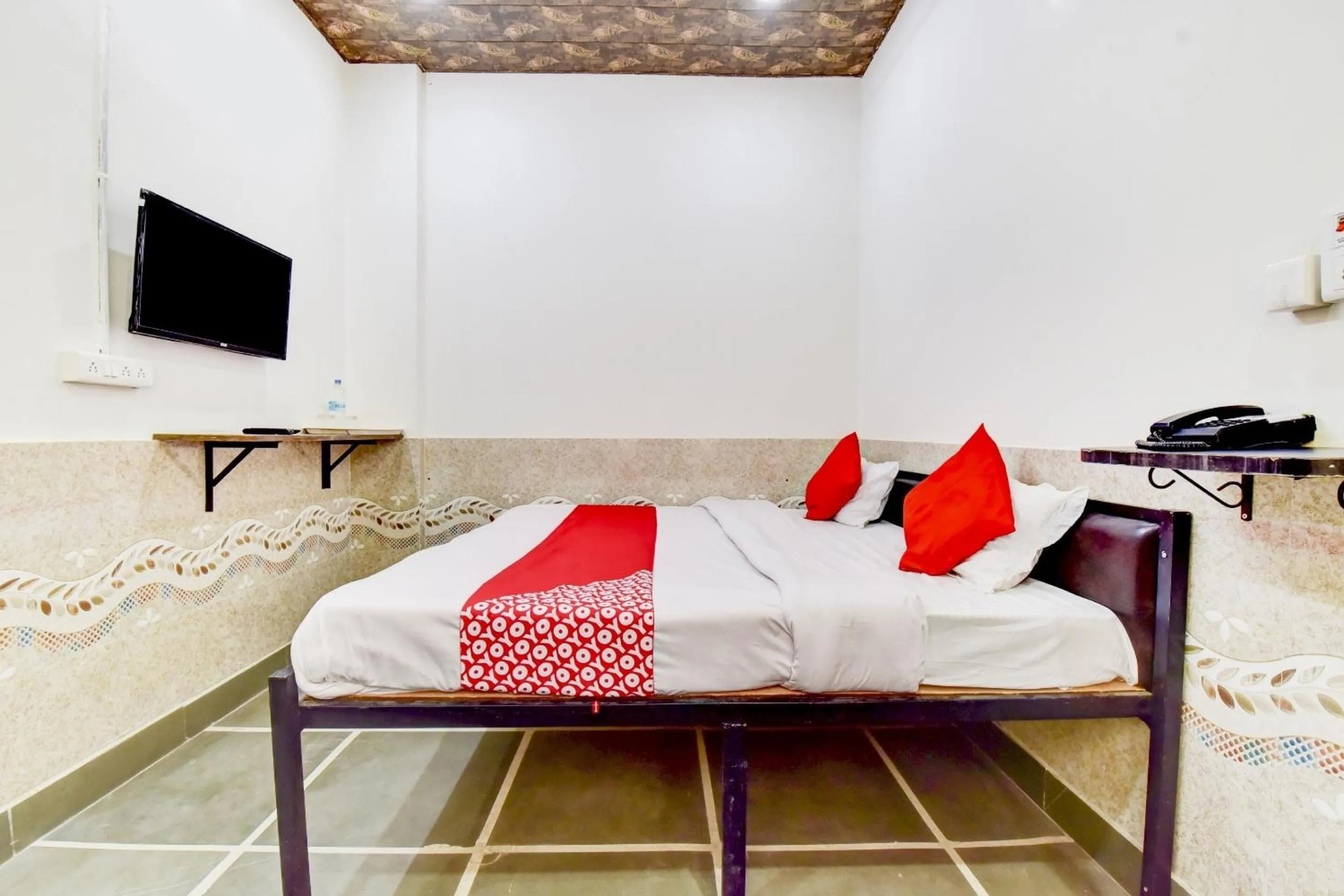 Bedroom, Bed in Hotel O Paradise Inn