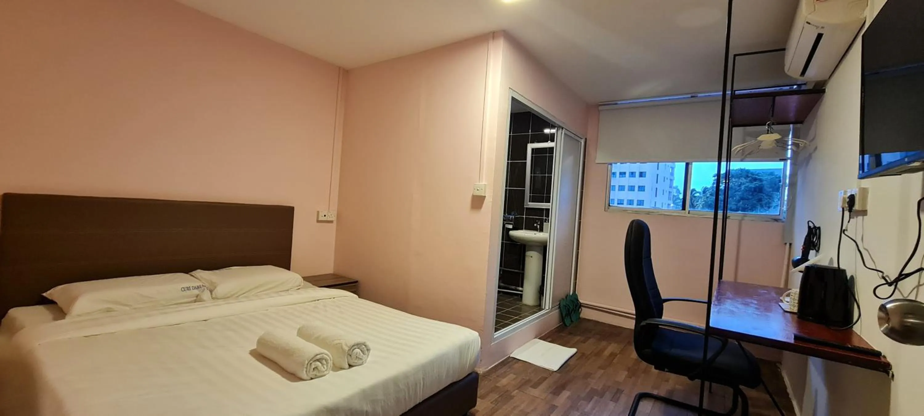 Photo of the whole room, Bed in Misto Hotel