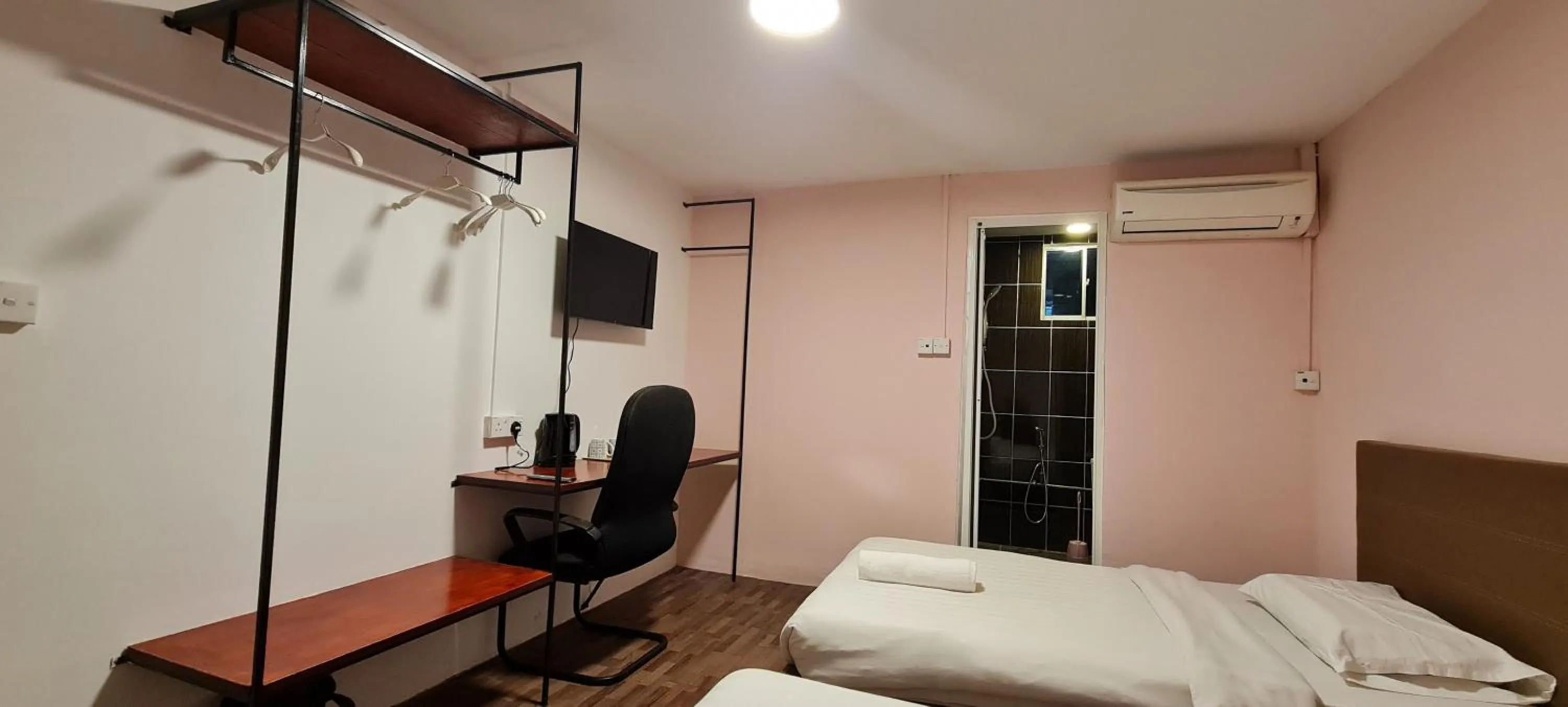 Photo of the whole room, Bed in Misto Hotel