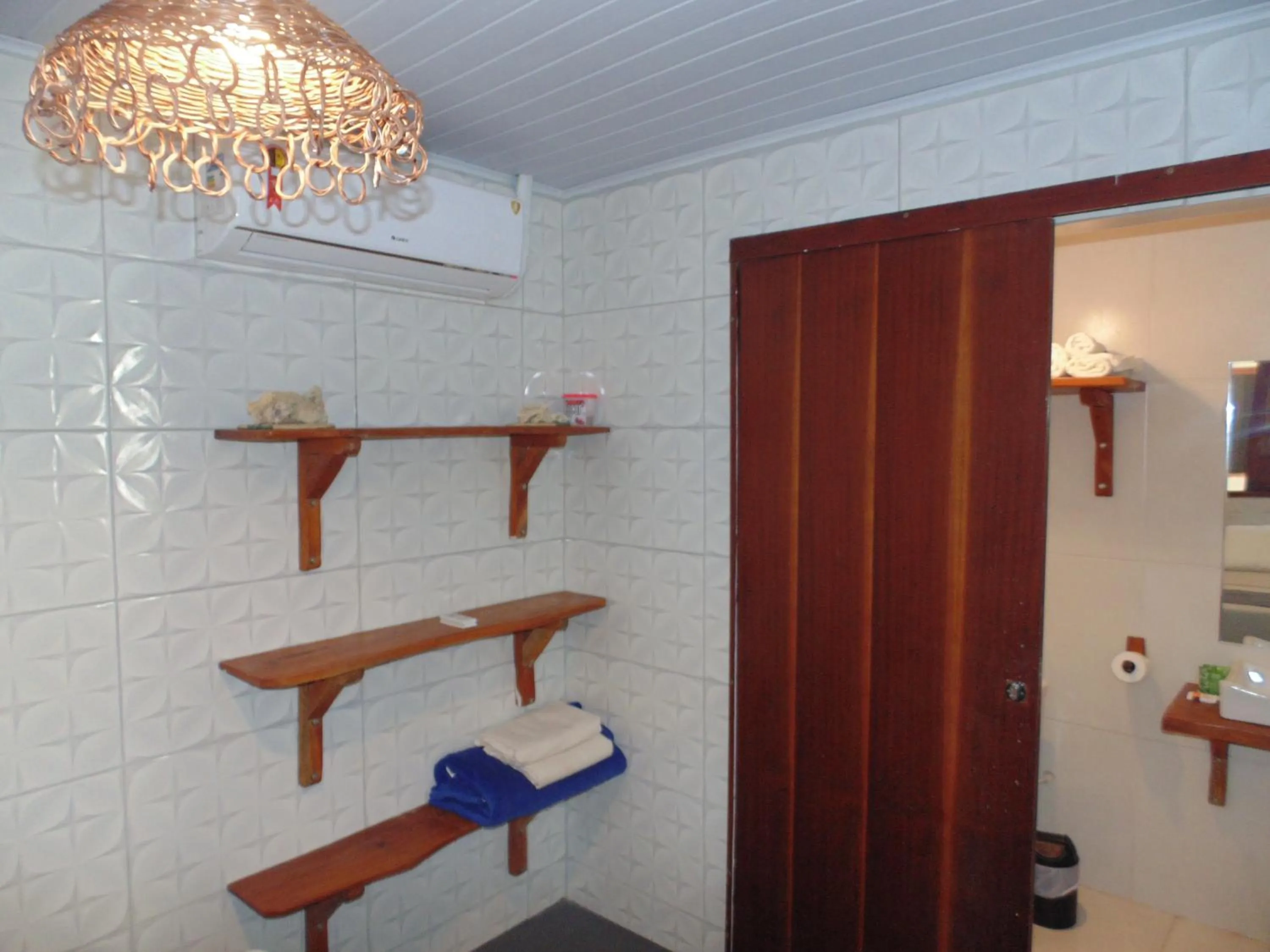 wardrobe in Chalé Palhano Beach