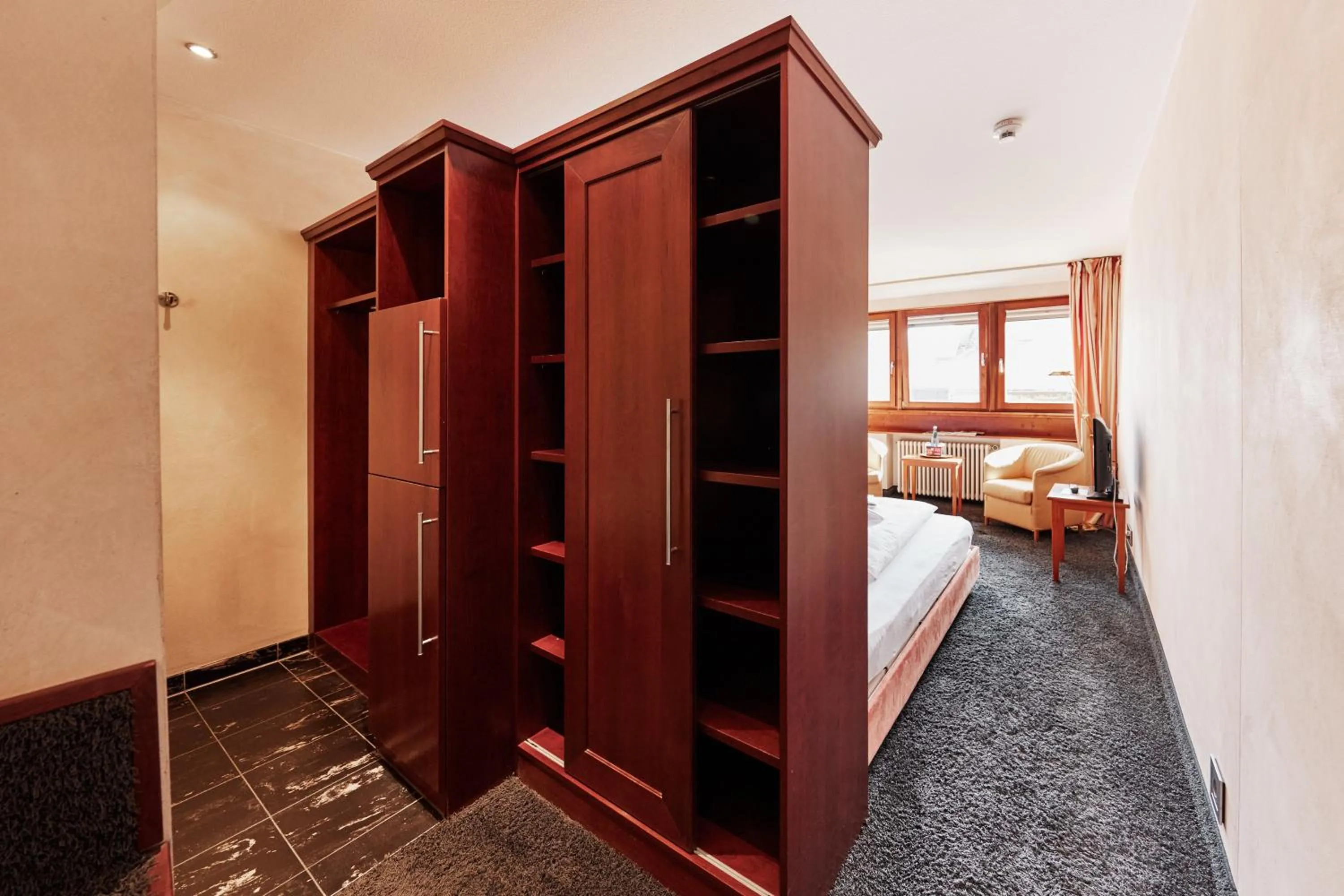 wardrobe, Bed in Zum Roten Bären