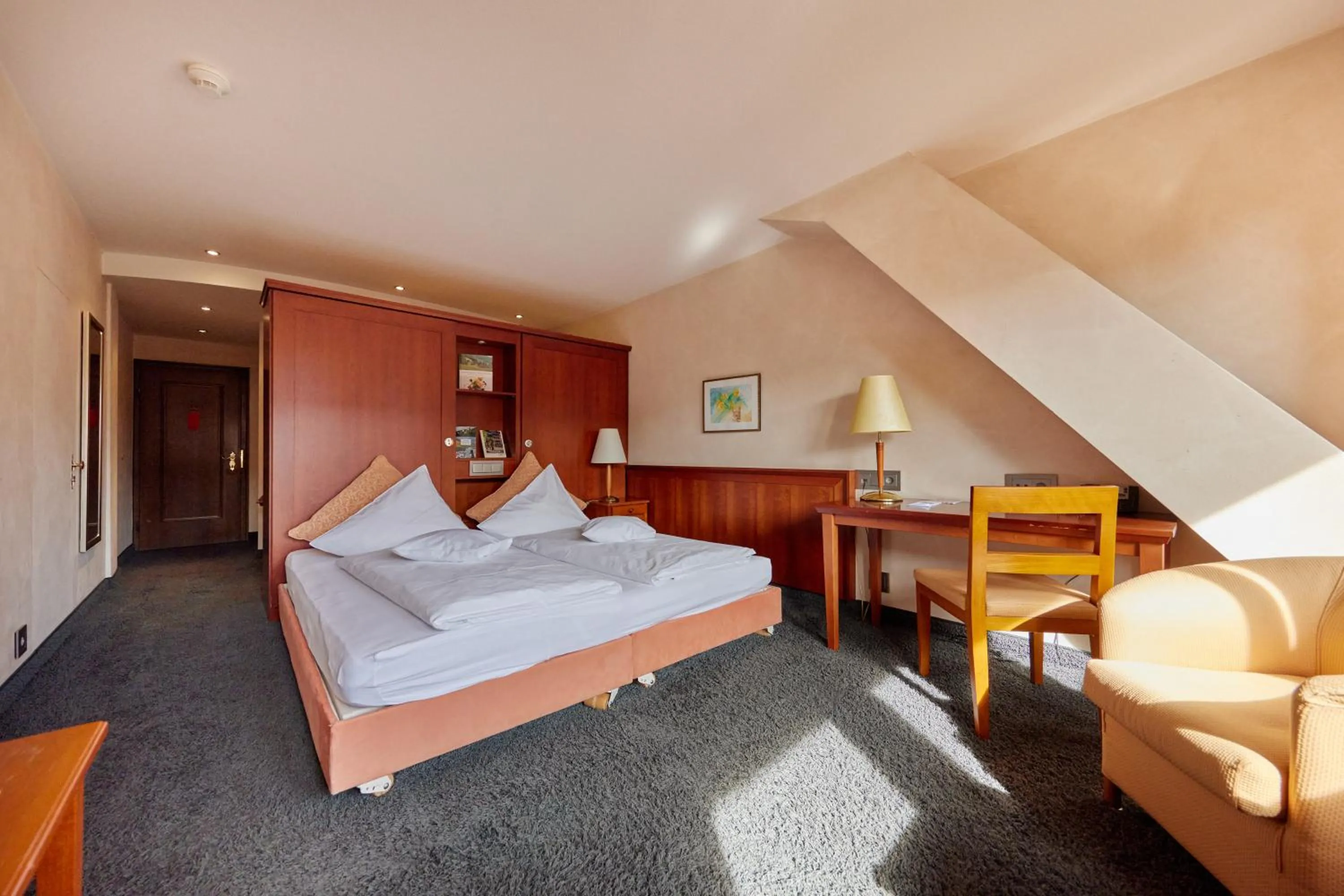 Photo of the whole room, Bed in Zum Roten Bären