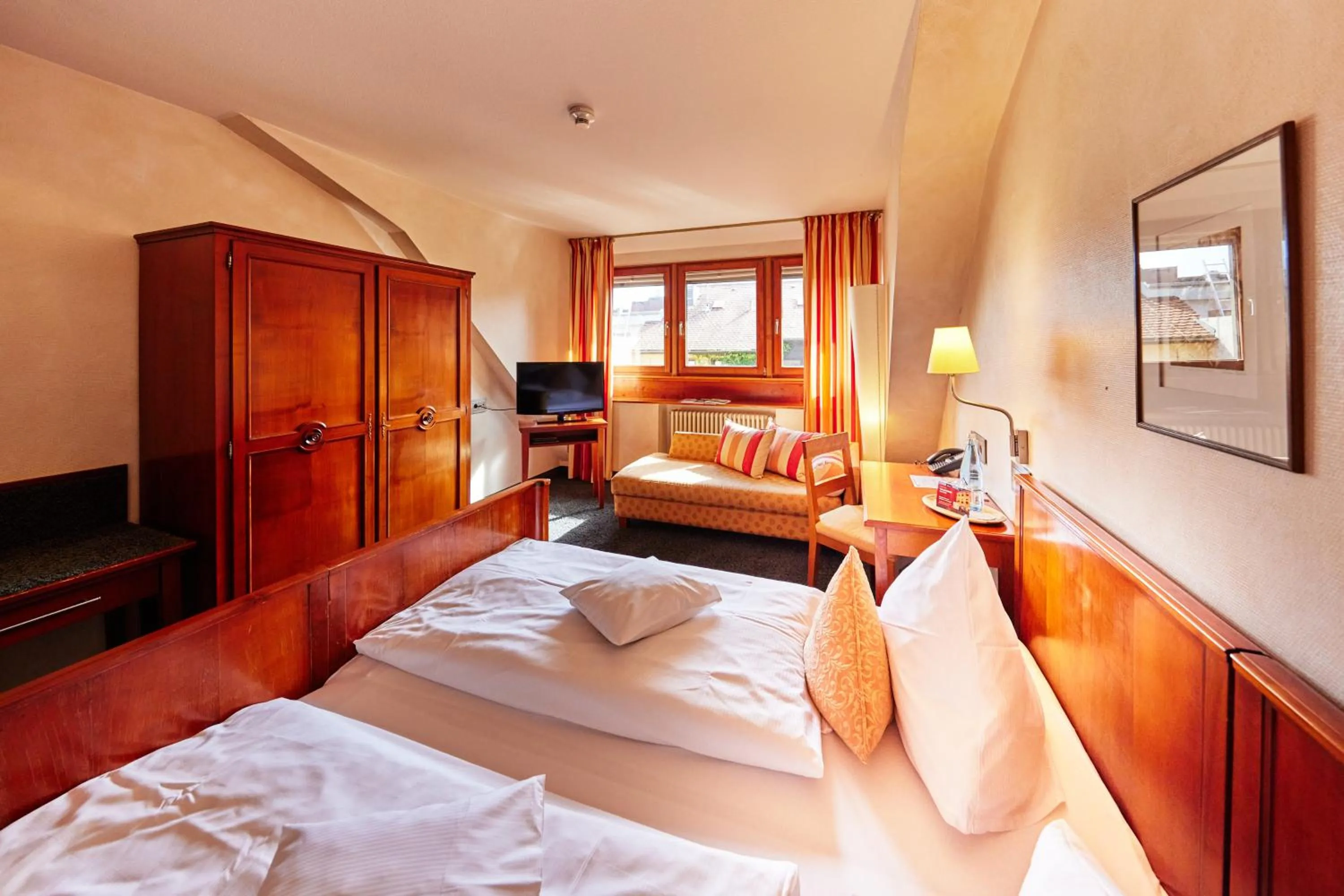 Photo of the whole room, Bed in Zum Roten Bären