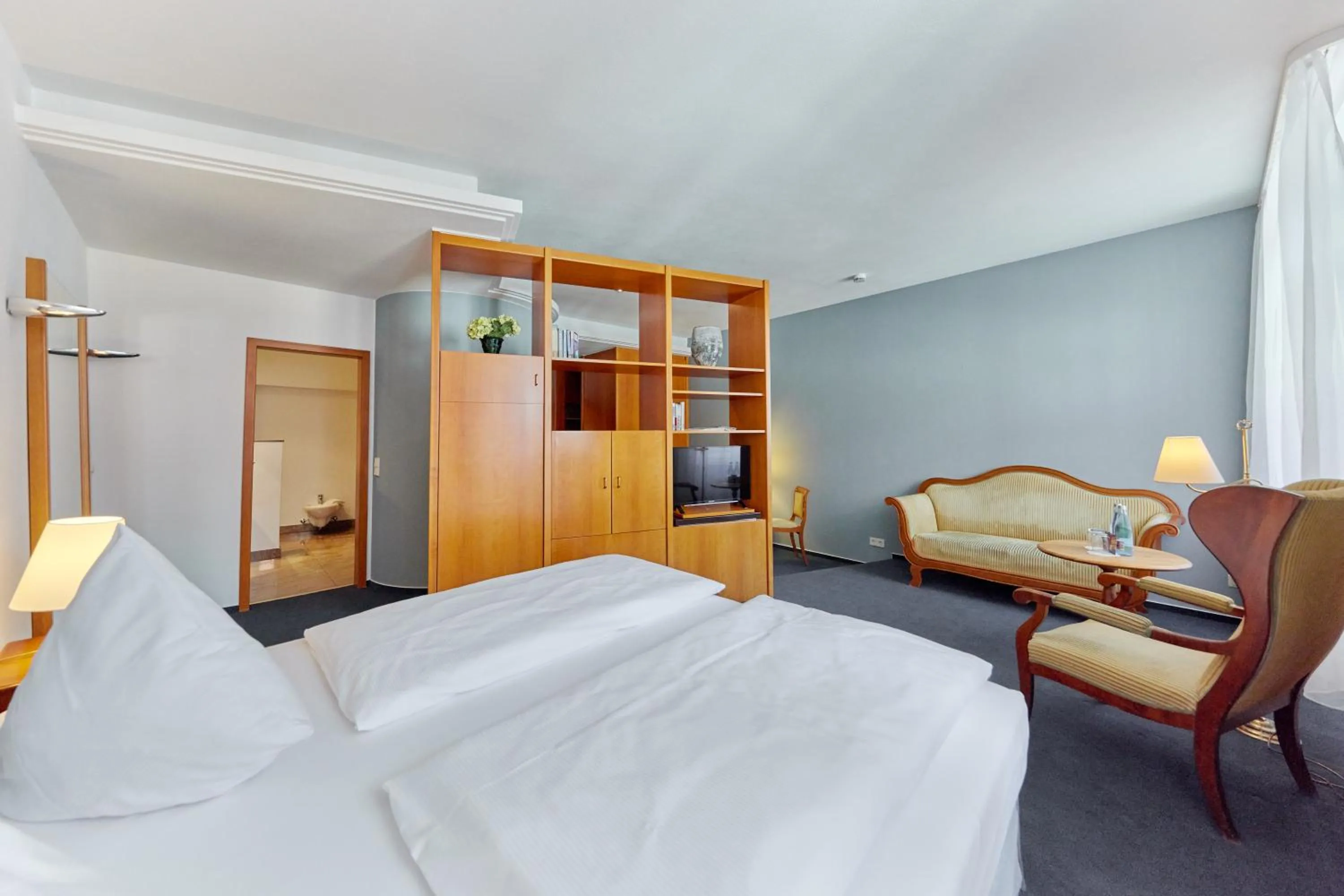 Photo of the whole room, Bed in Zum Roten Bären