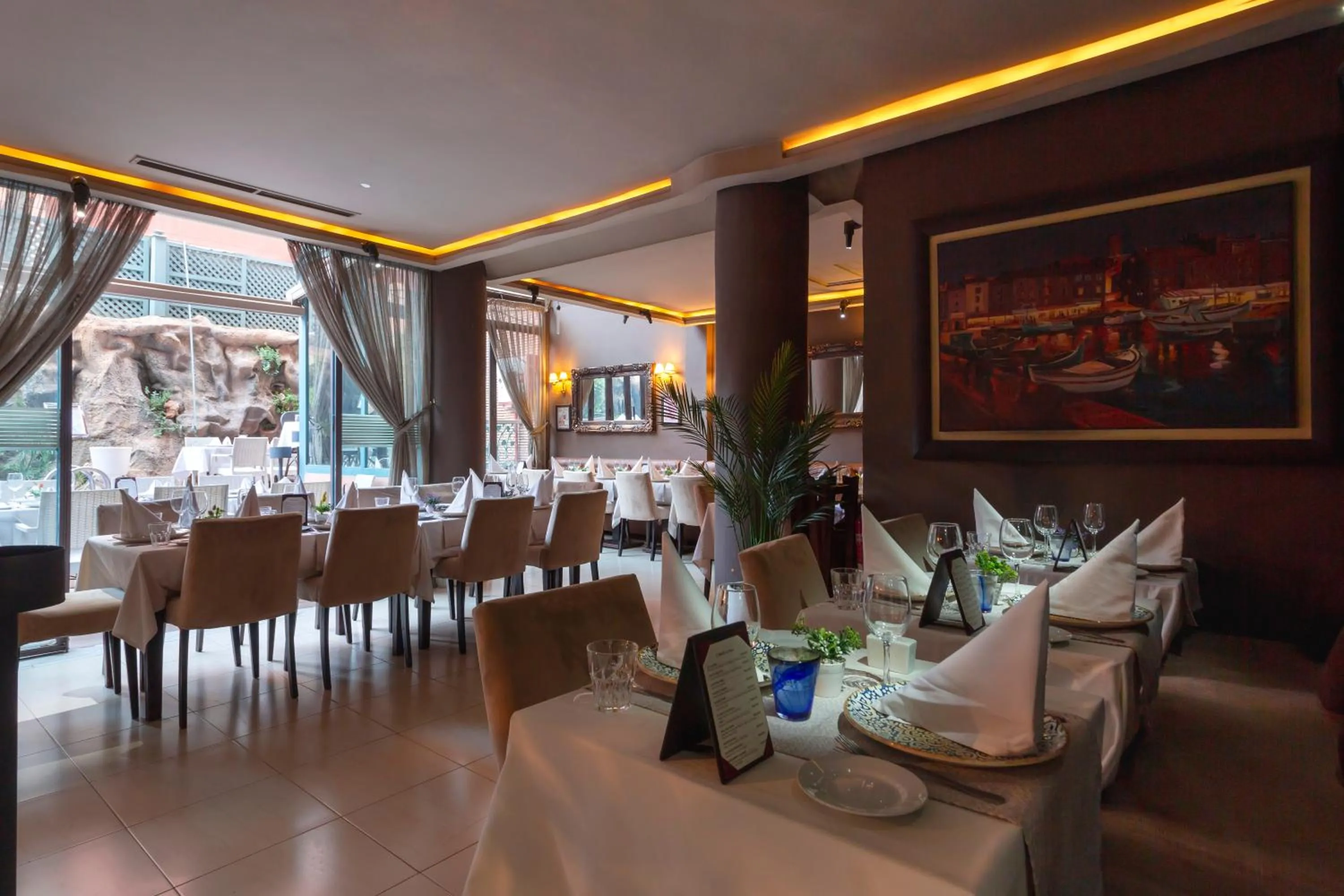 Restaurant/places to eat in Le Caspien Boutique Hotel