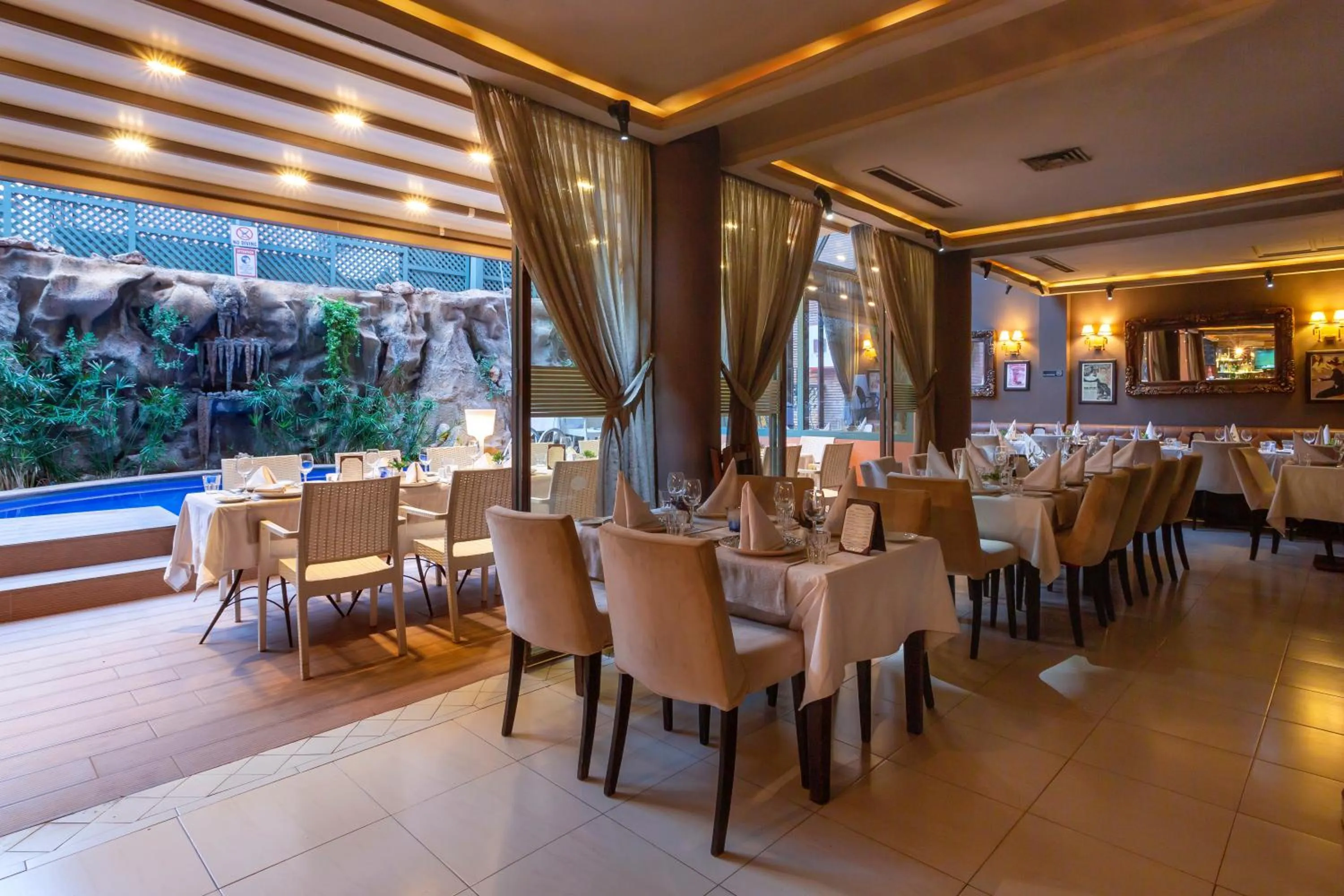 Restaurant/places to eat in Le Caspien Boutique Hotel