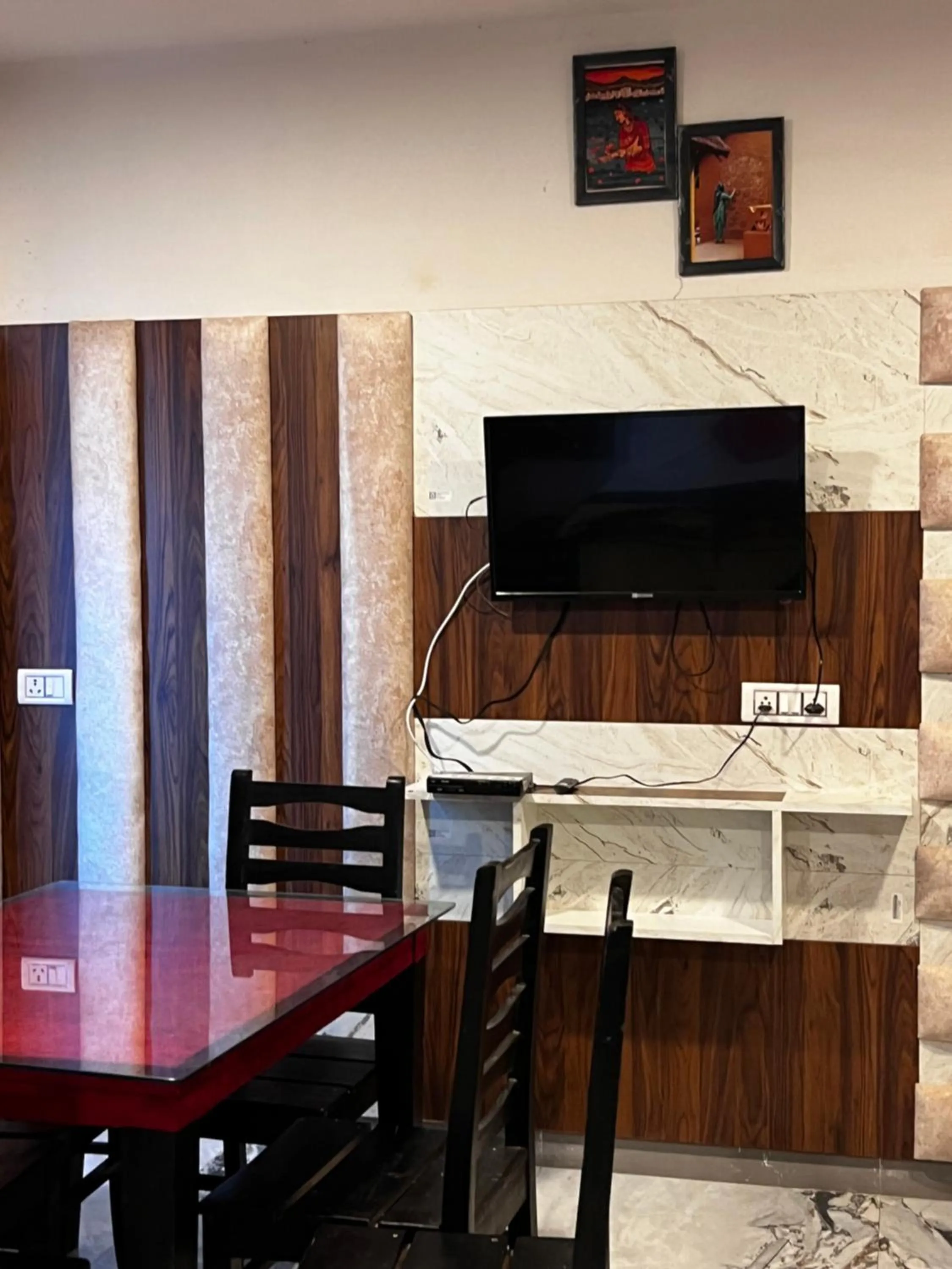 Evening entertainment in Hotel Green