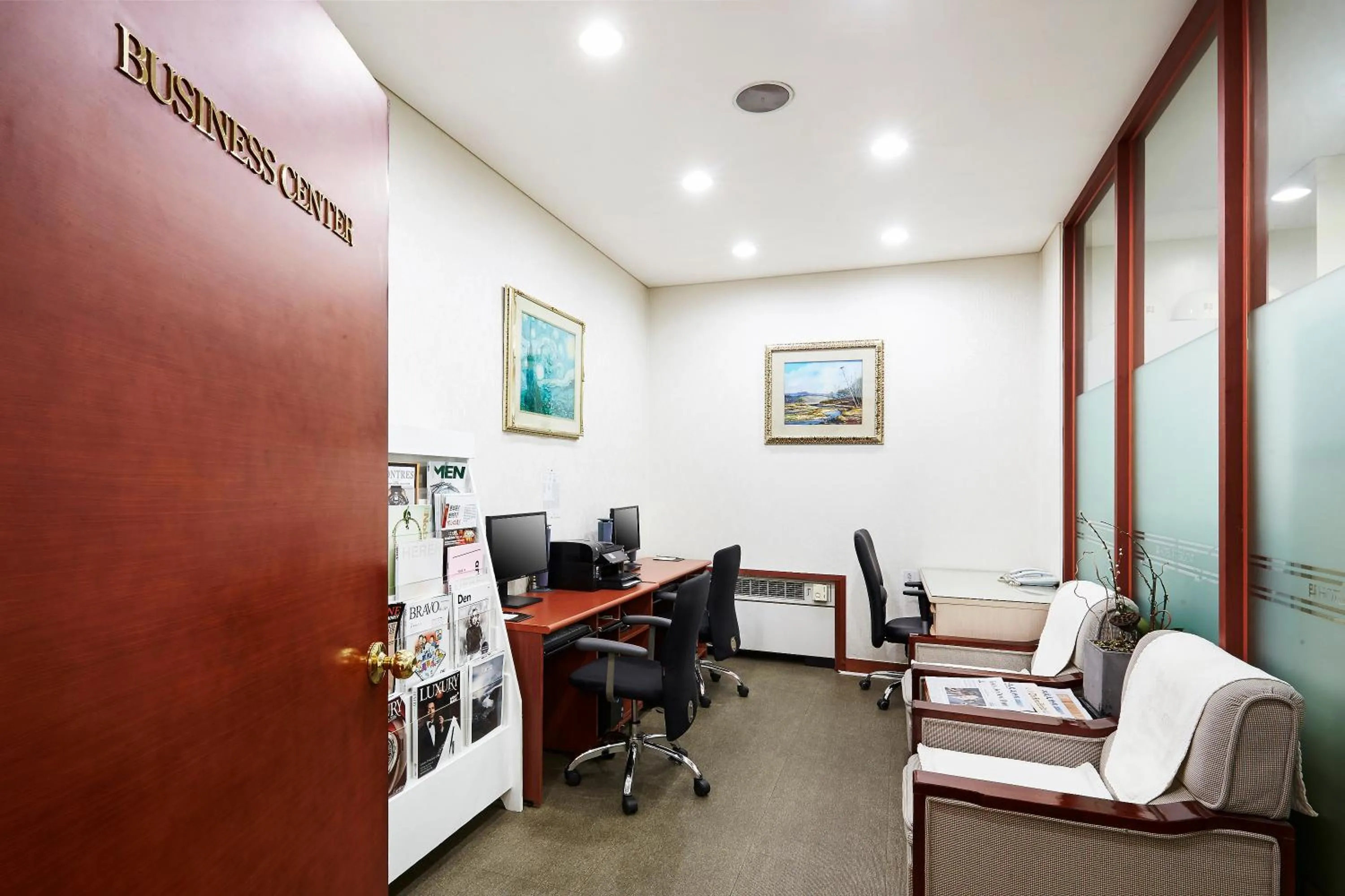 Business facilities in Hotel President