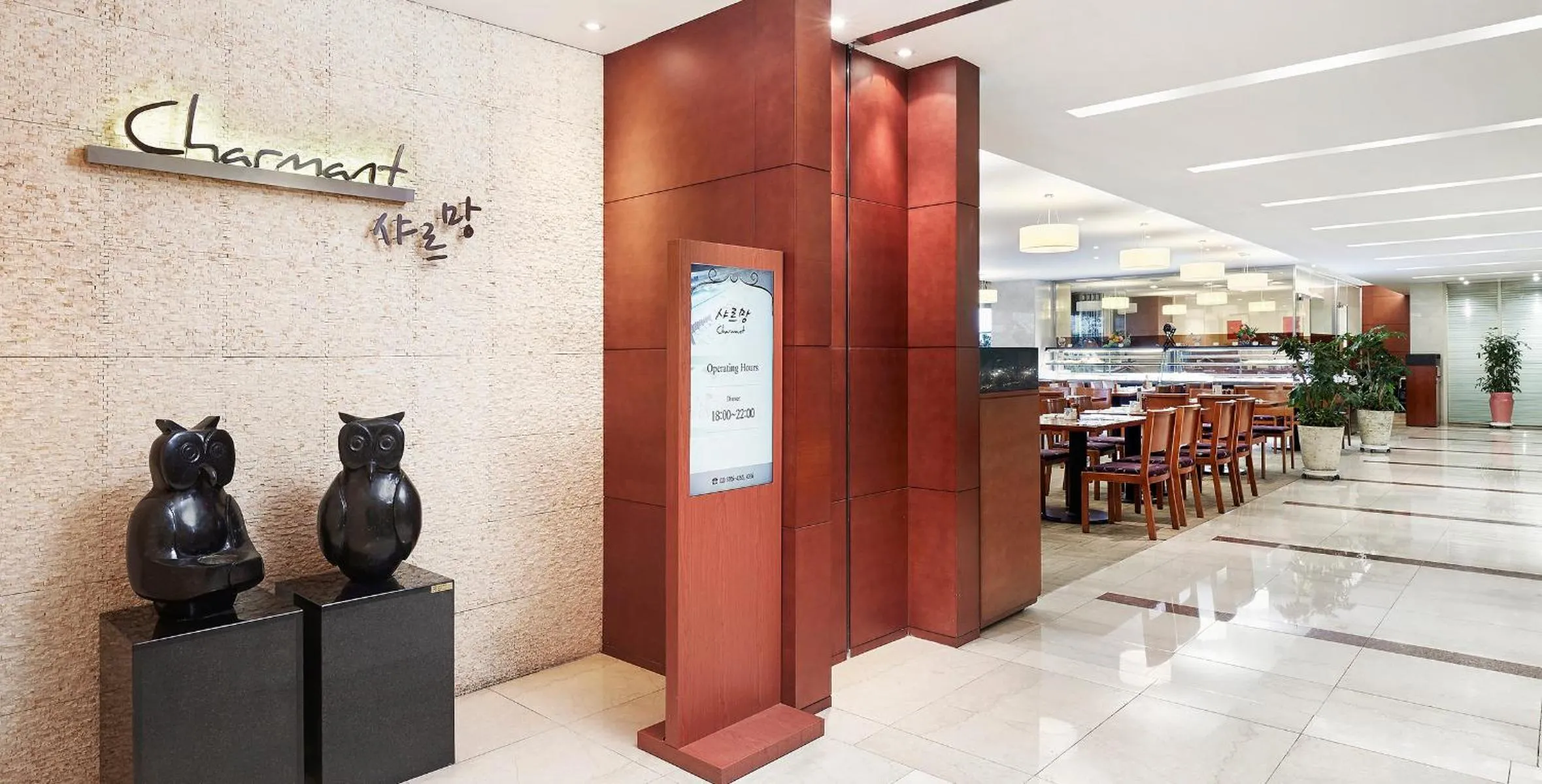 Restaurant/places to eat in Hotel President