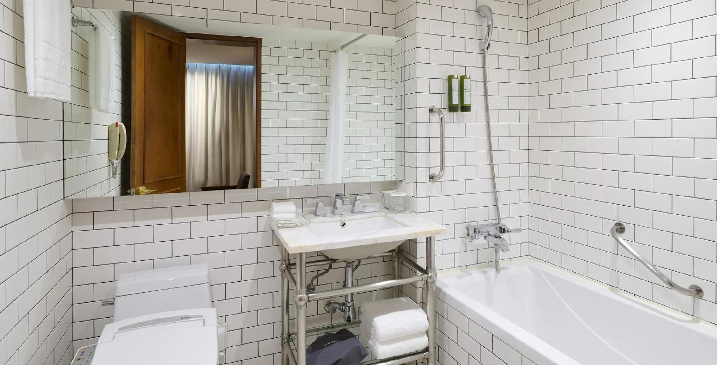 Toilet in Hotel President