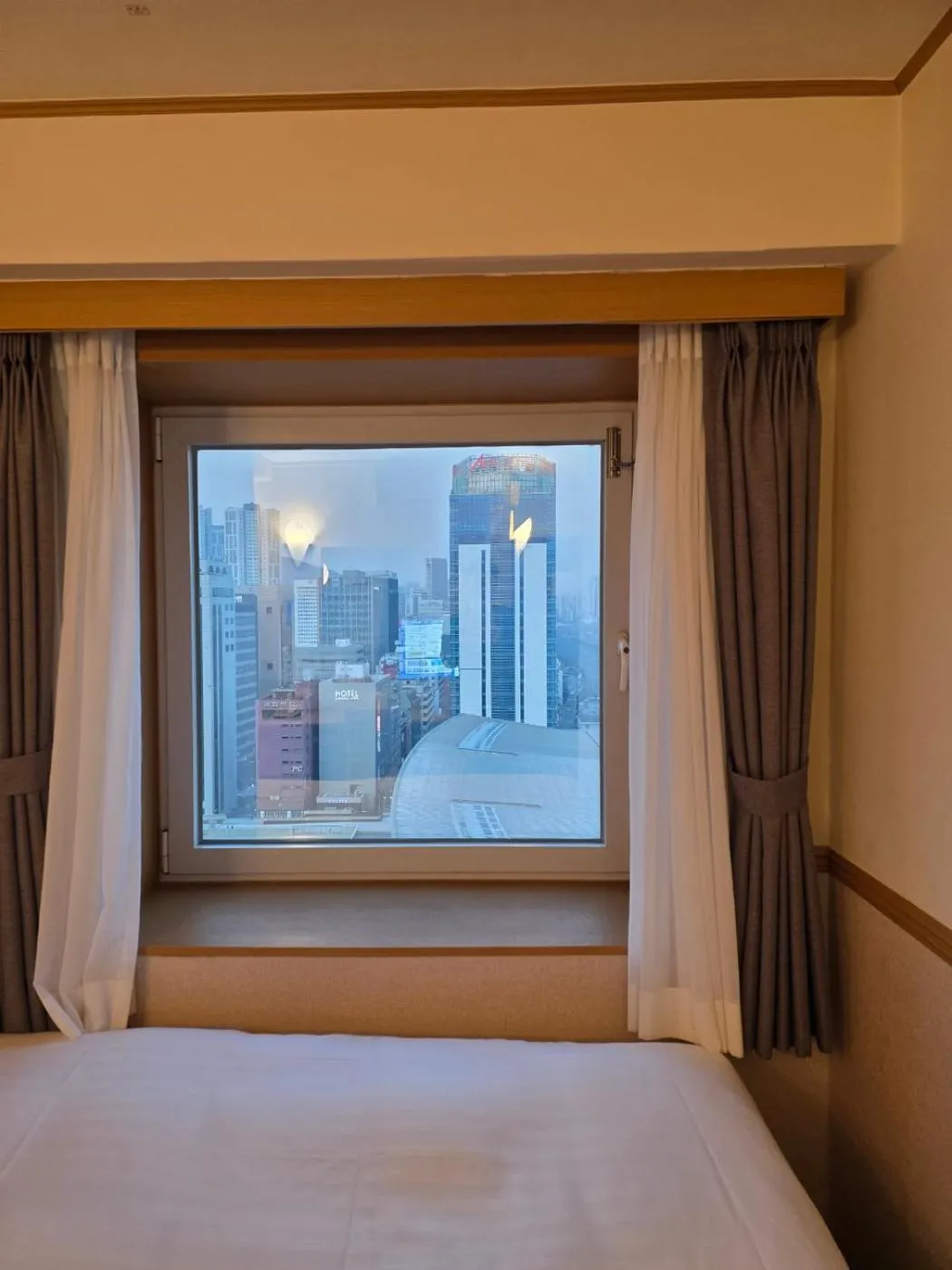City view, Bed in Toyoko Inn Busan Station No.1