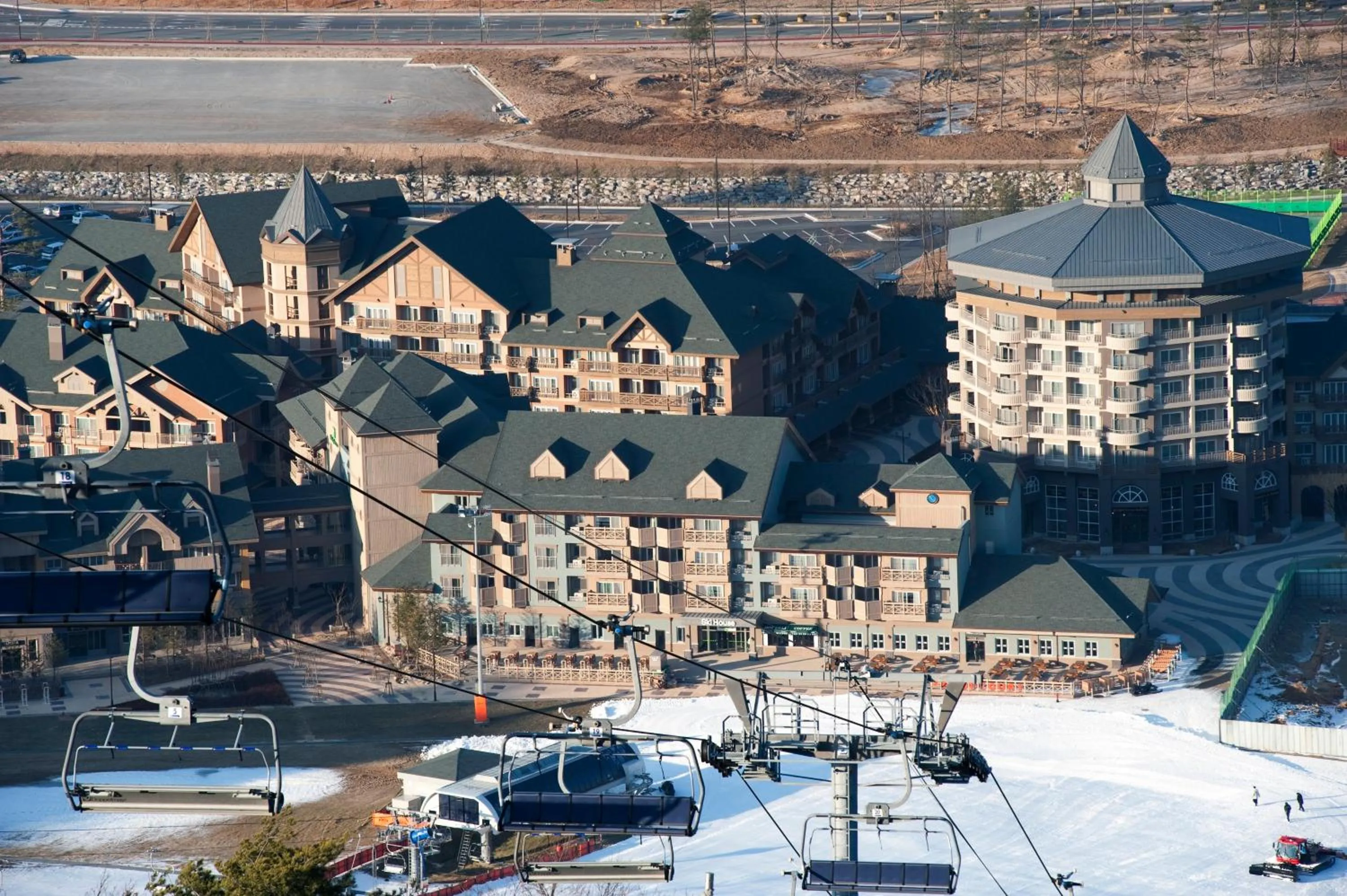 Property building in Holiday Inn & Suites Alpensia Pyeongchang Suites by IHG