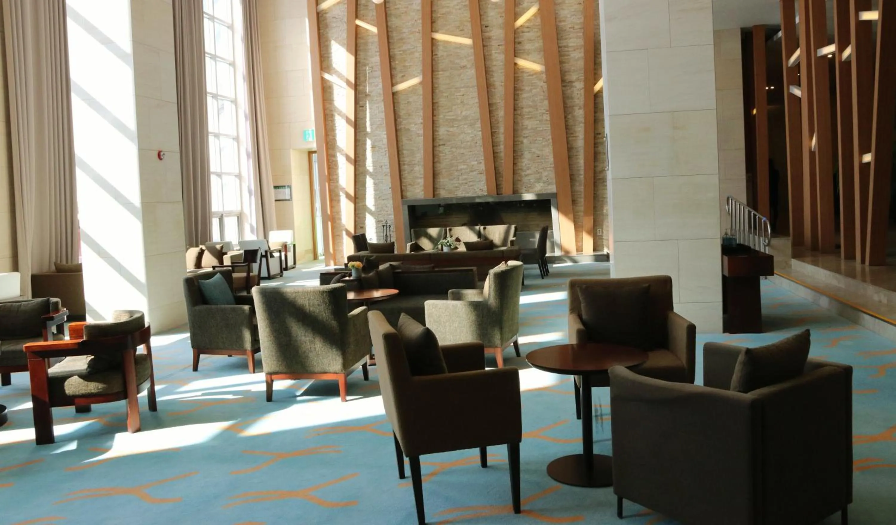 Lounge or bar in Holiday Inn & Suites Alpensia Pyeongchang Suites by IHG