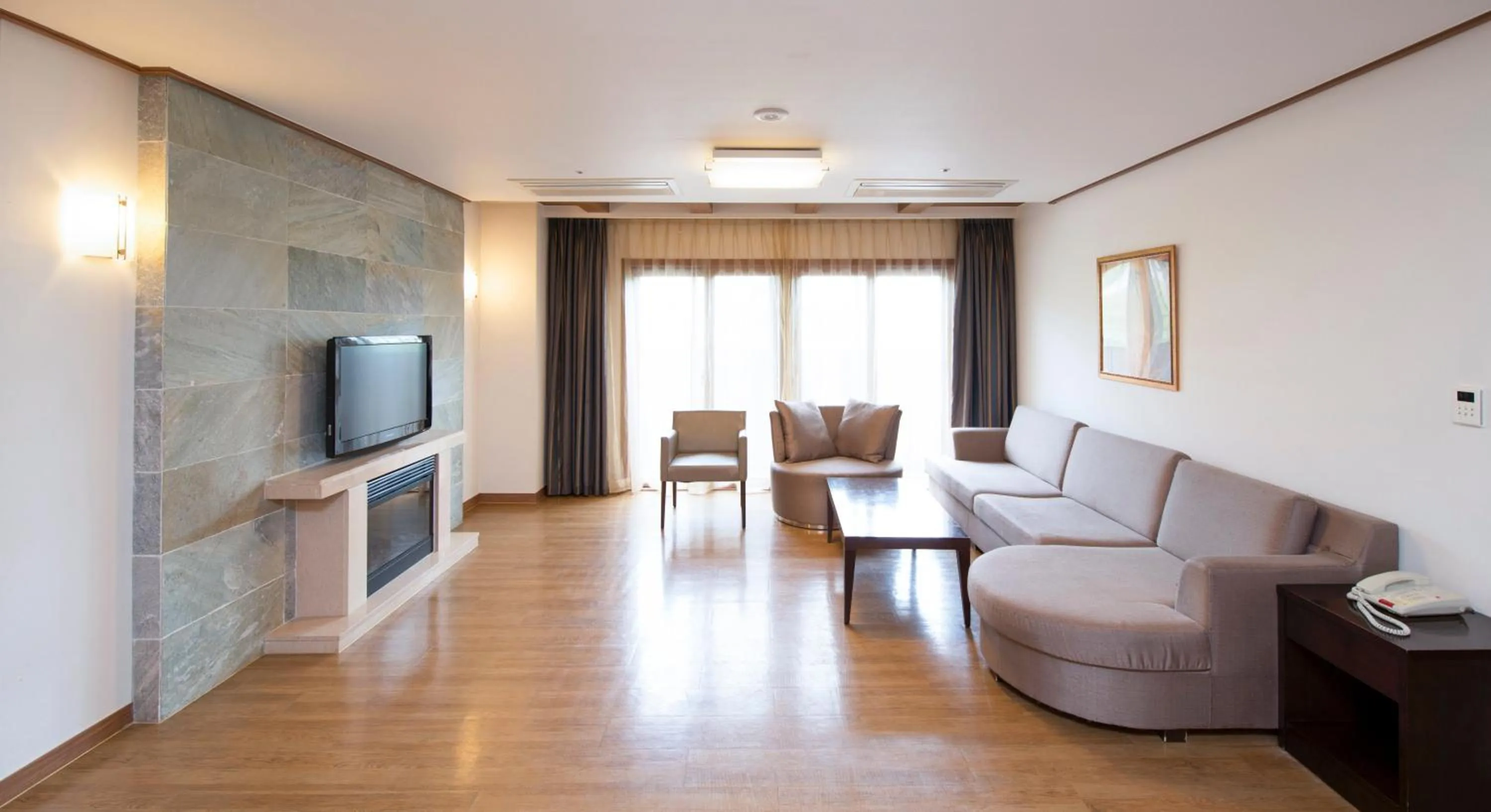 Photo of the whole room in Holiday Inn & Suites Alpensia Pyeongchang Suites by IHG
