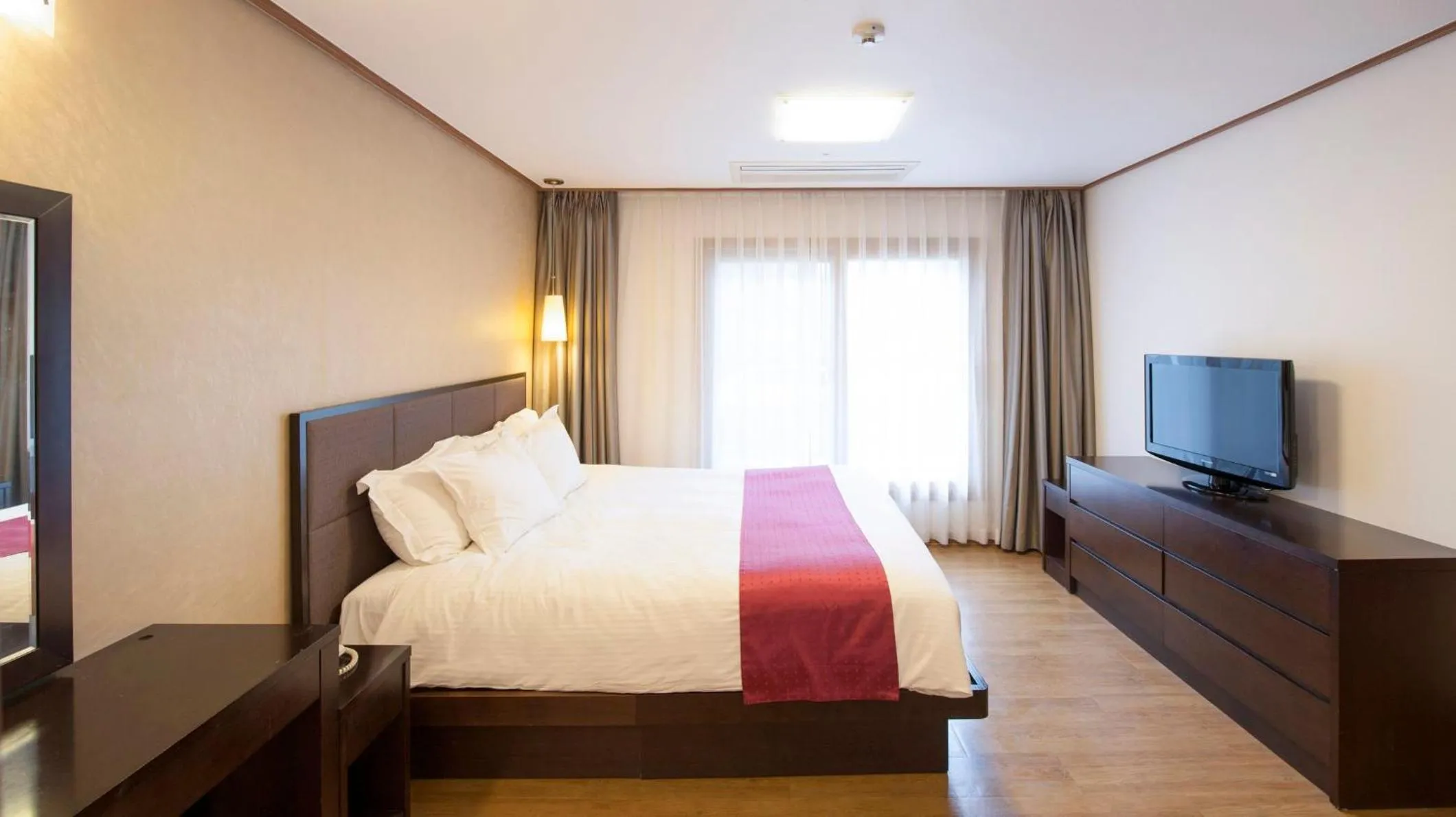 Photo of the whole room, Bed in Holiday Inn & Suites Alpensia Pyeongchang Suites by IHG