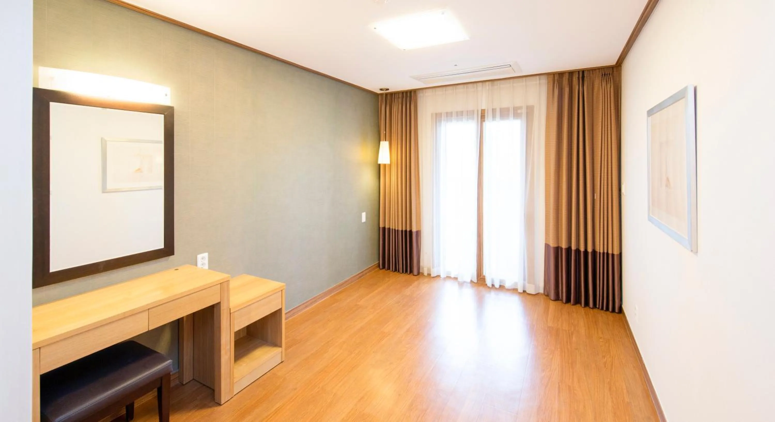 Photo of the whole room in Holiday Inn & Suites Alpensia Pyeongchang Suites by IHG