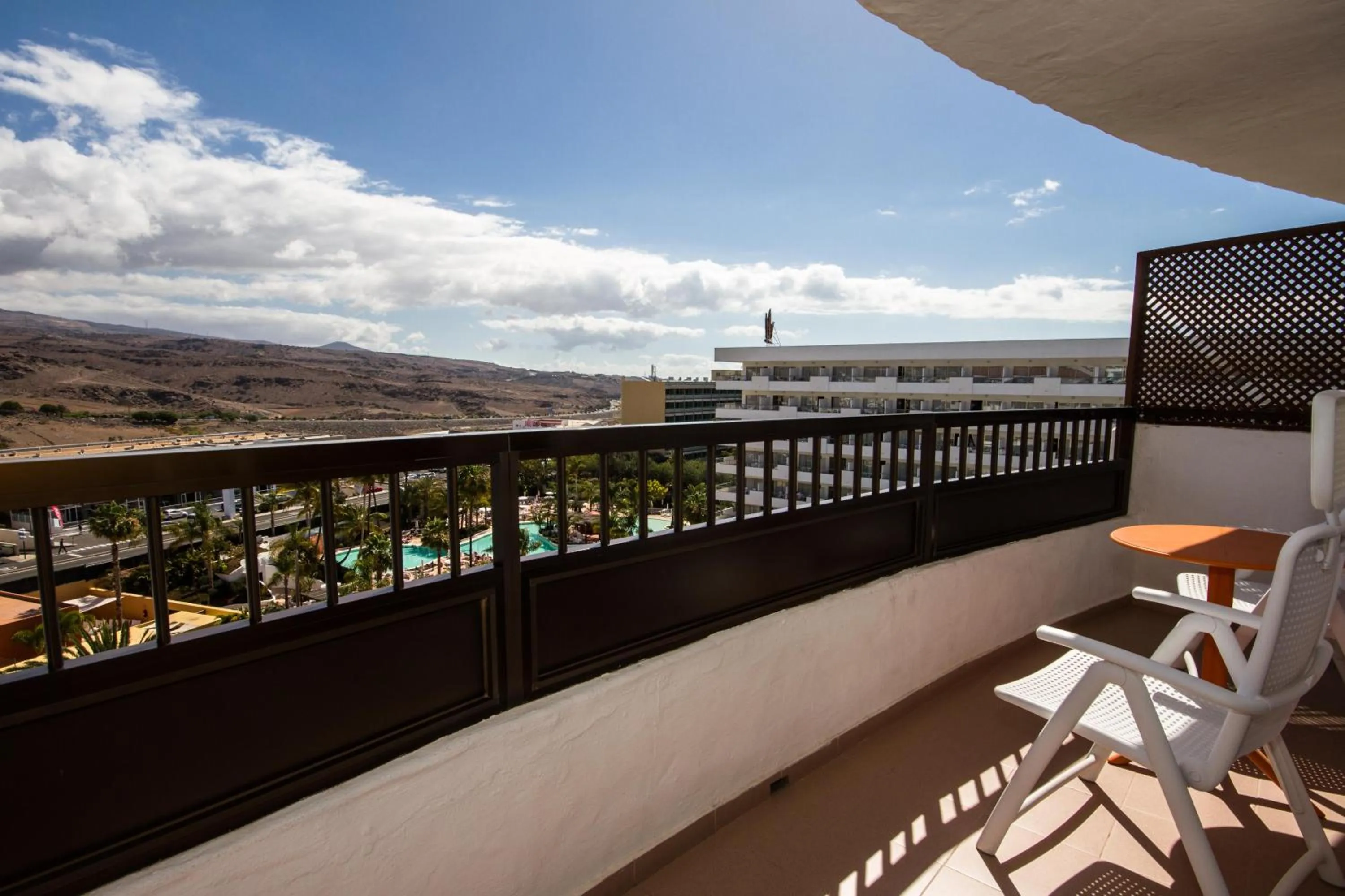 Photo of the whole room in Servatur Waikiki