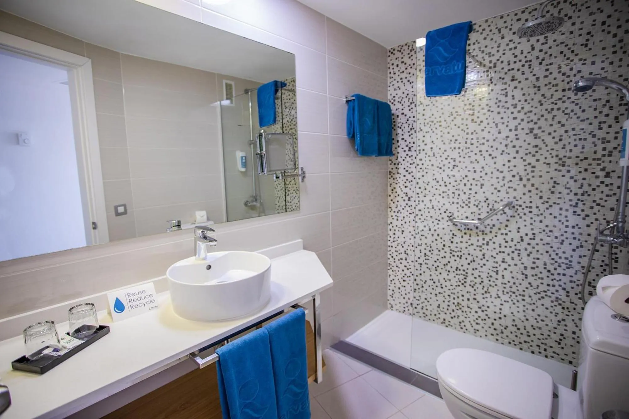 Bathroom in Servatur Waikiki