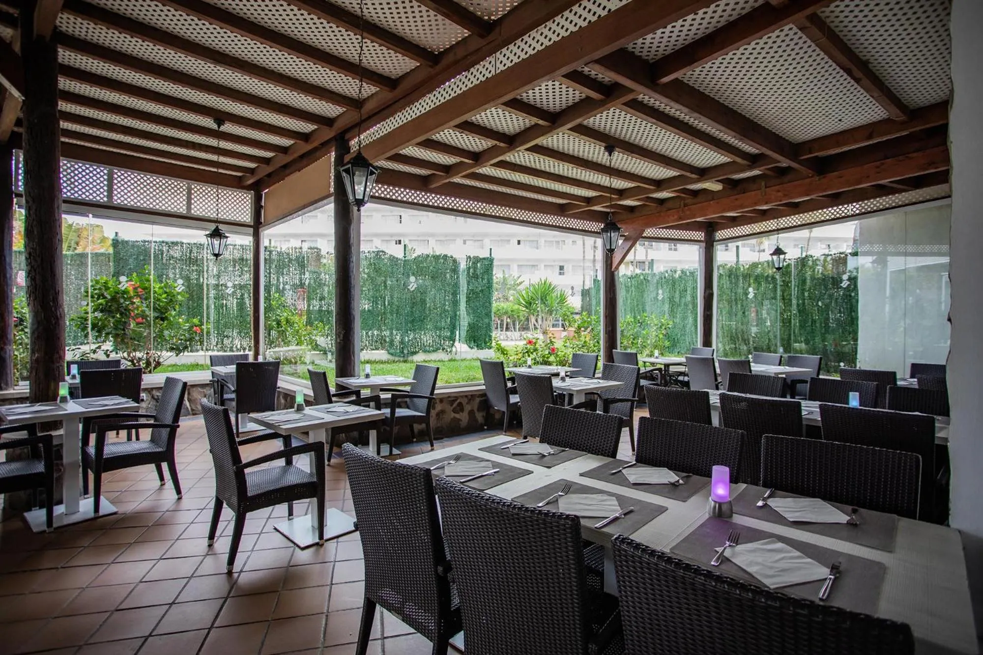 Restaurant/places to eat in Servatur Waikiki