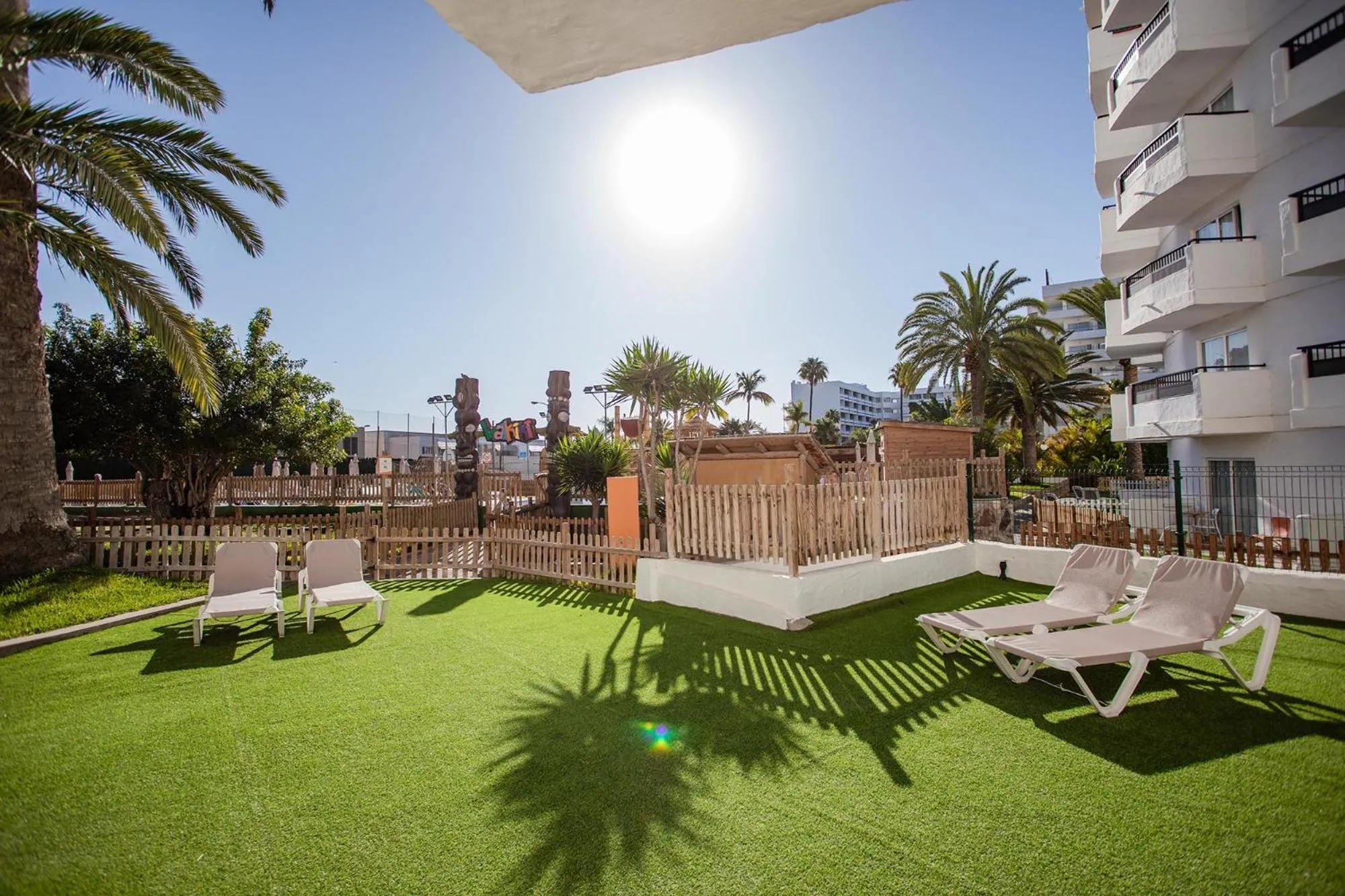 Photo of the whole room in Servatur Waikiki