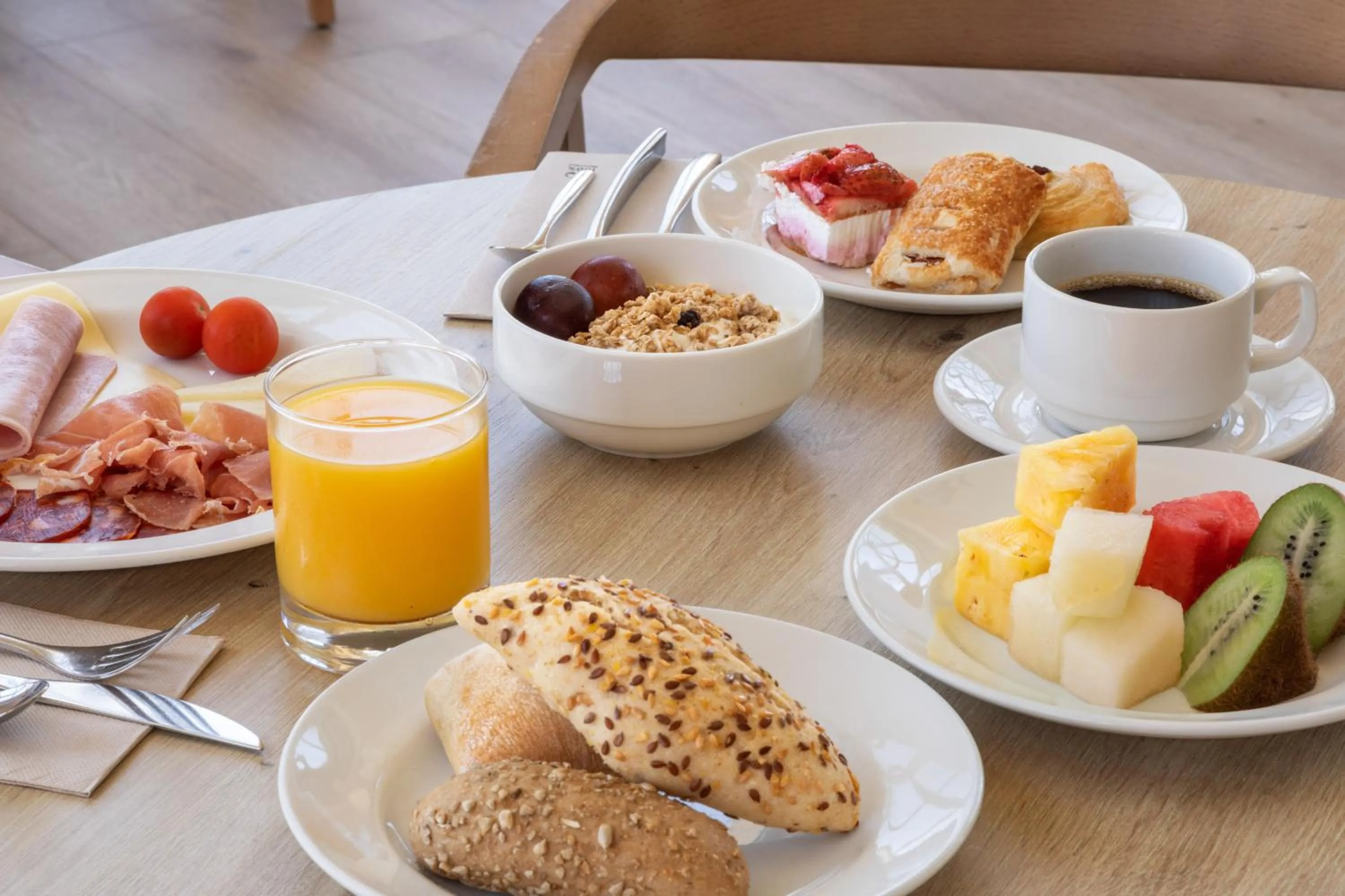 Restaurant/places to eat in Meliá Isla Canela