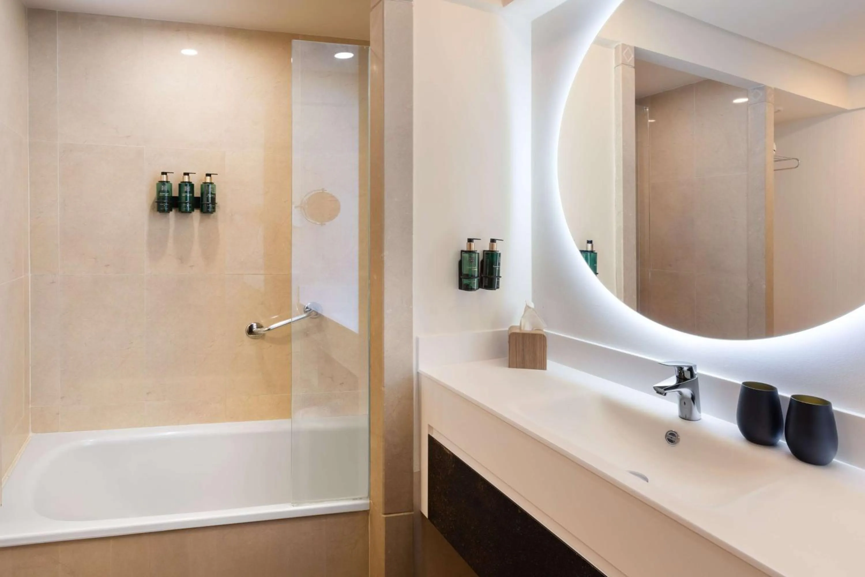 Shower in Meliá Isla Canela