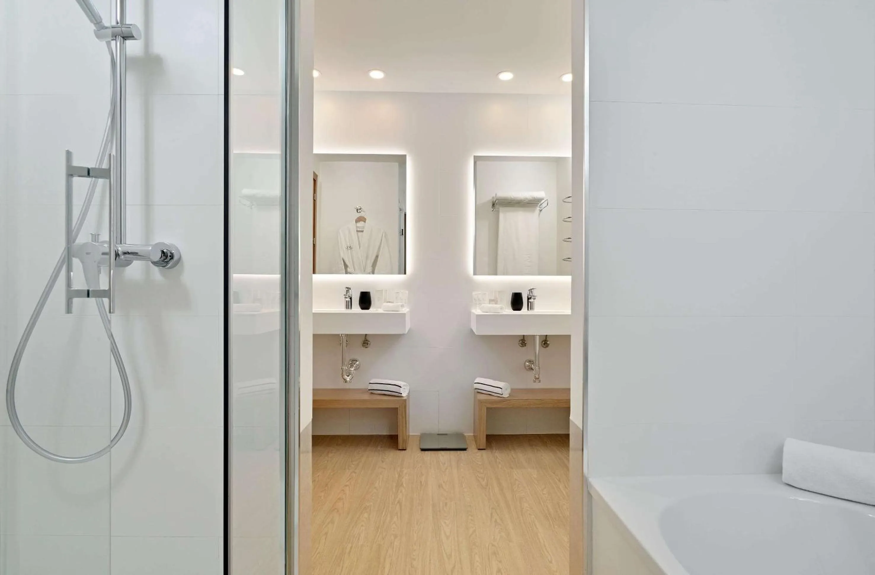 Shower in Meliá Isla Canela