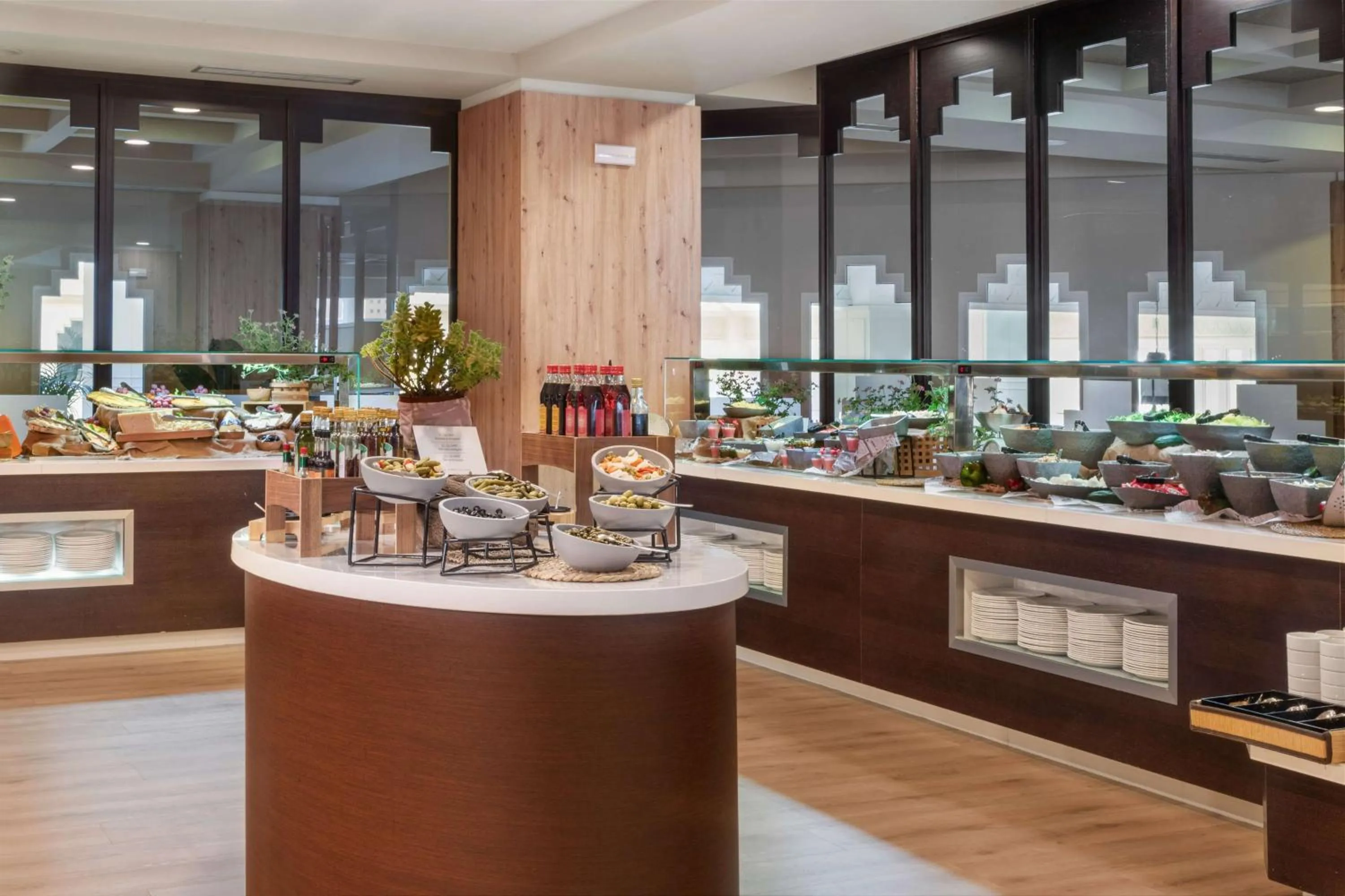 Restaurant/places to eat in Meliá Isla Canela