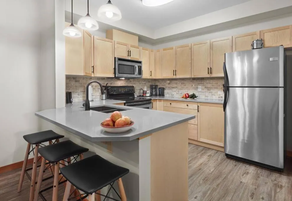 Newly Renovated Grizzly Lodge, Spacious 3BR 2BA with open pool, hot tub