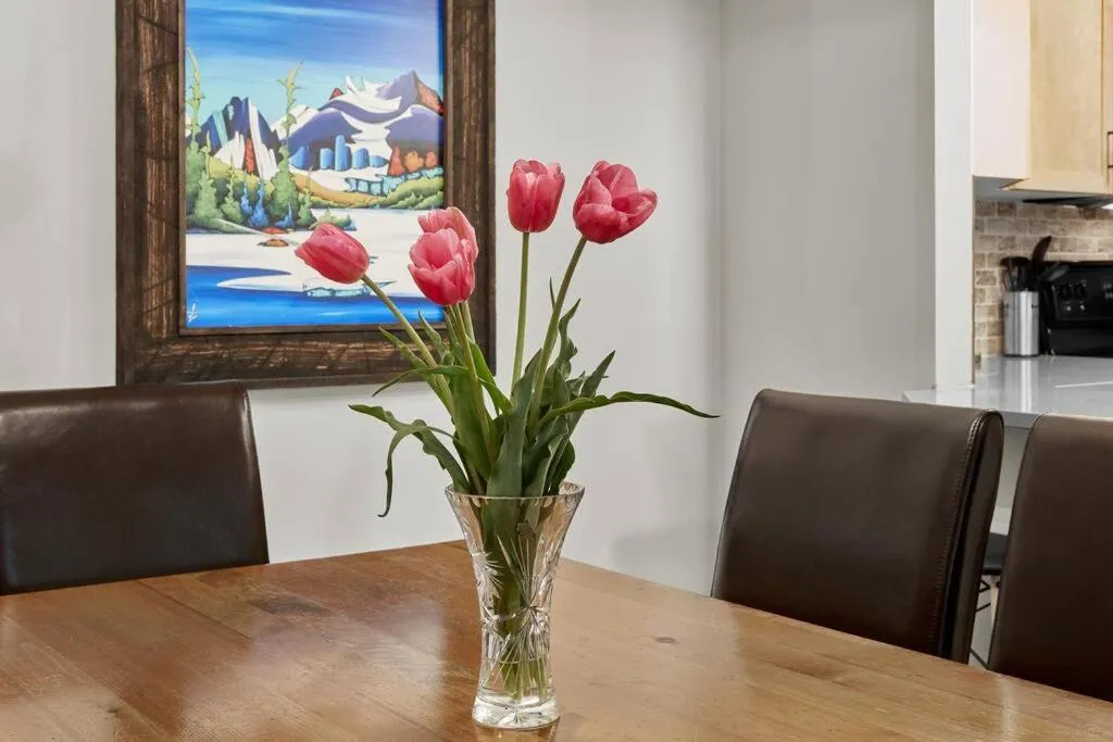 Newly Renovated Grizzly Lodge, Spacious 3BR 2BA with open pool, hot tub