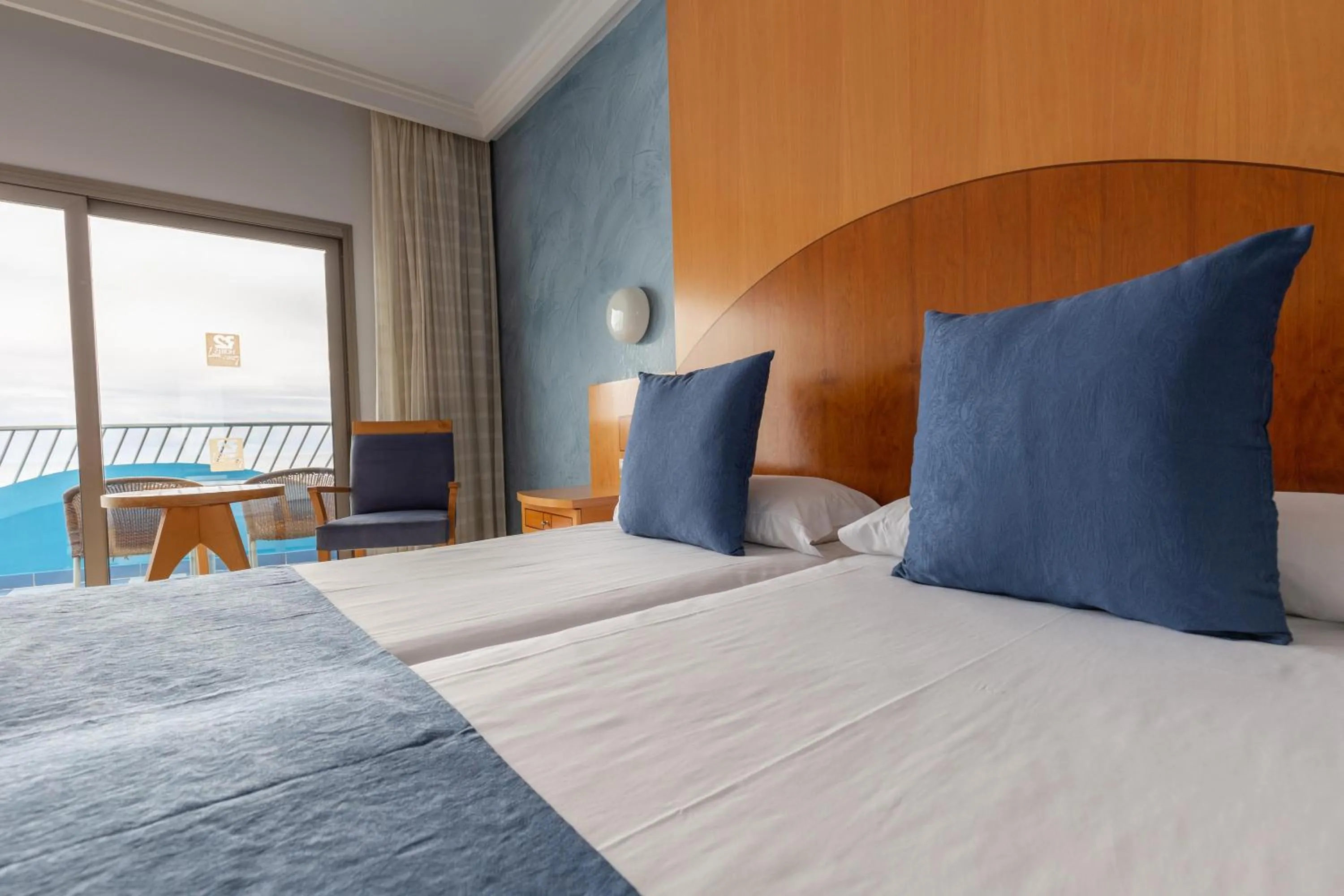 Photo of the whole room, Bed in R2 Hotel Pajara Beach