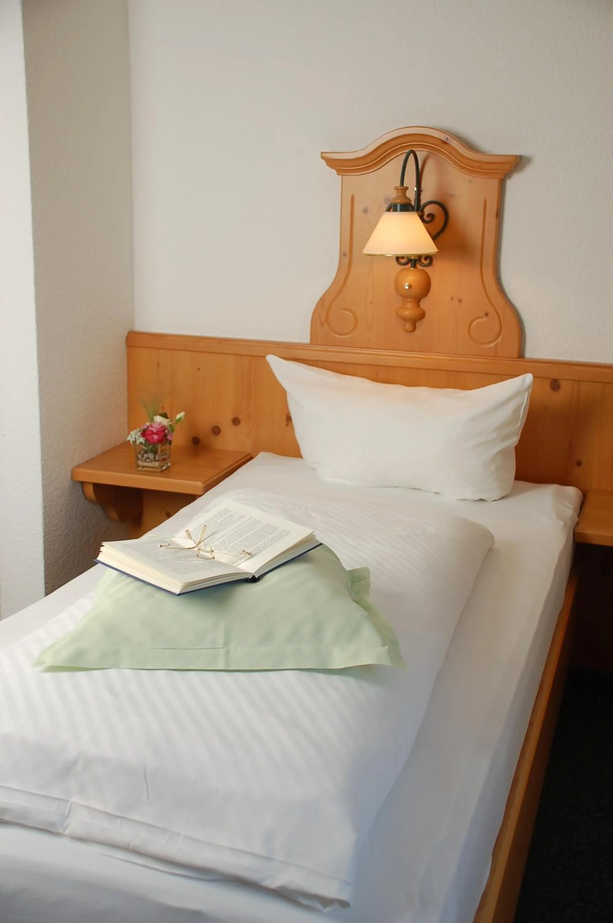 Bed in Landhotel Behre