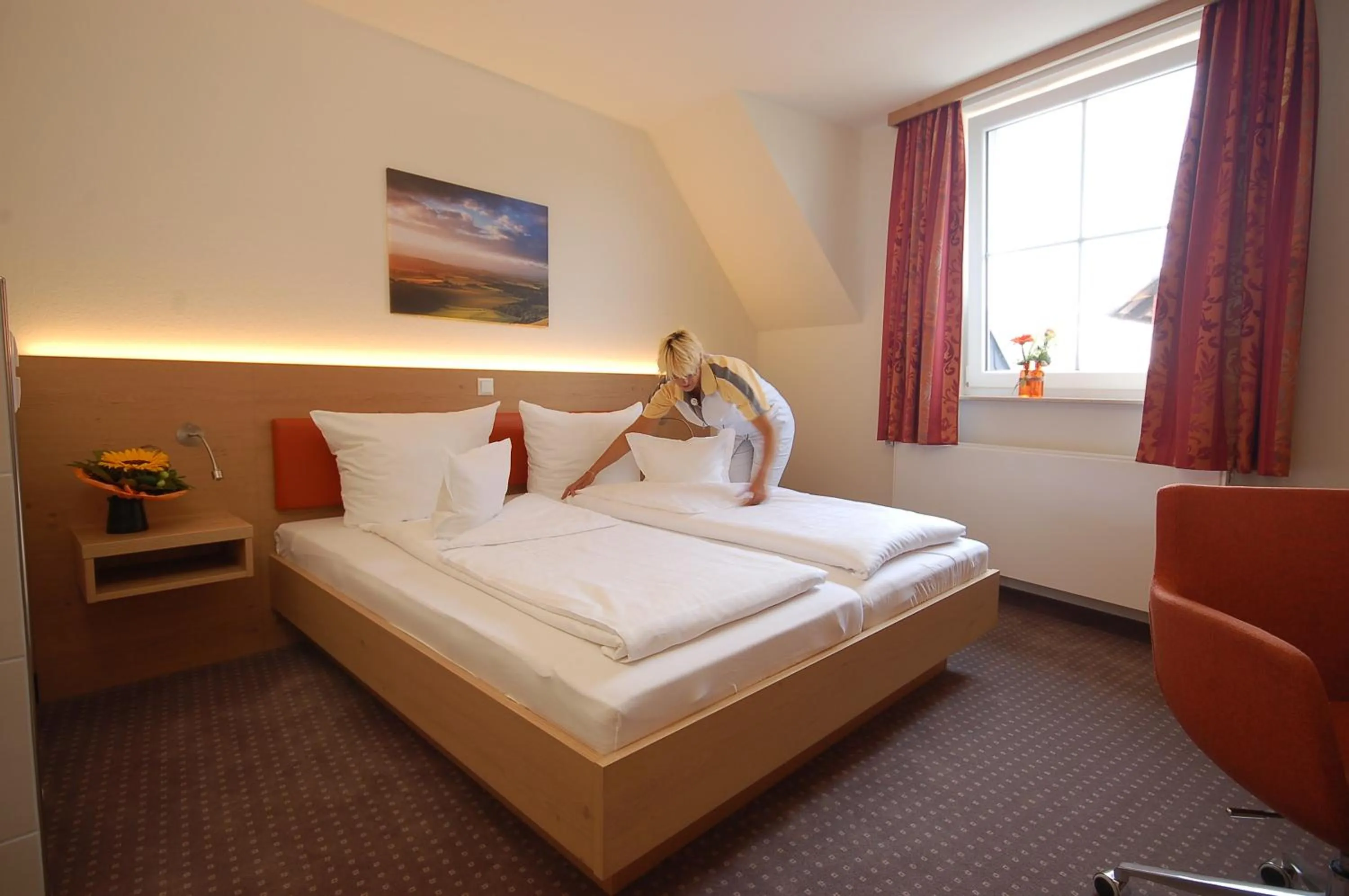 Photo of the whole room, Bed in Landhotel Behre