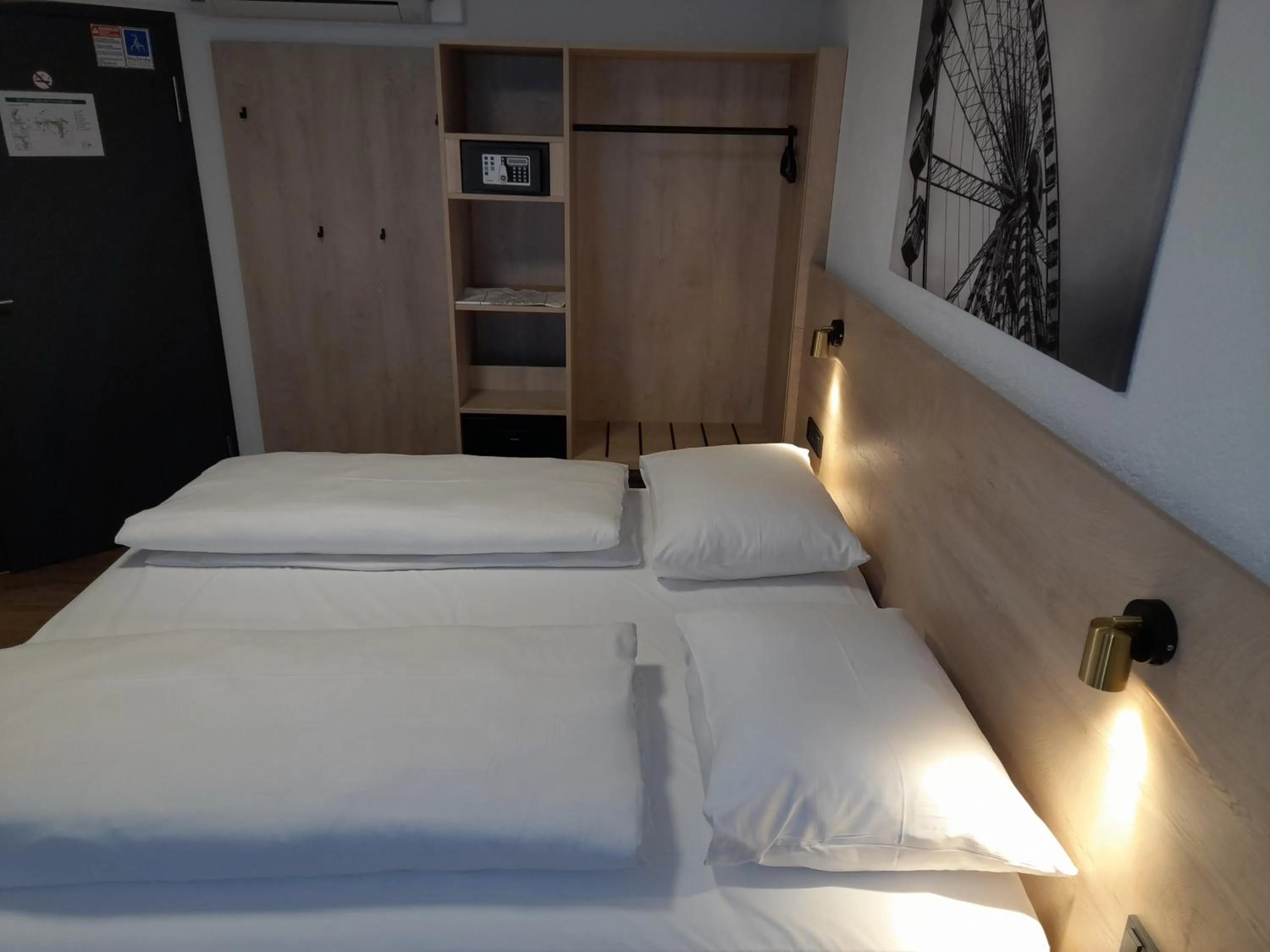 Photo of the whole room, Bed in Hotel am Park