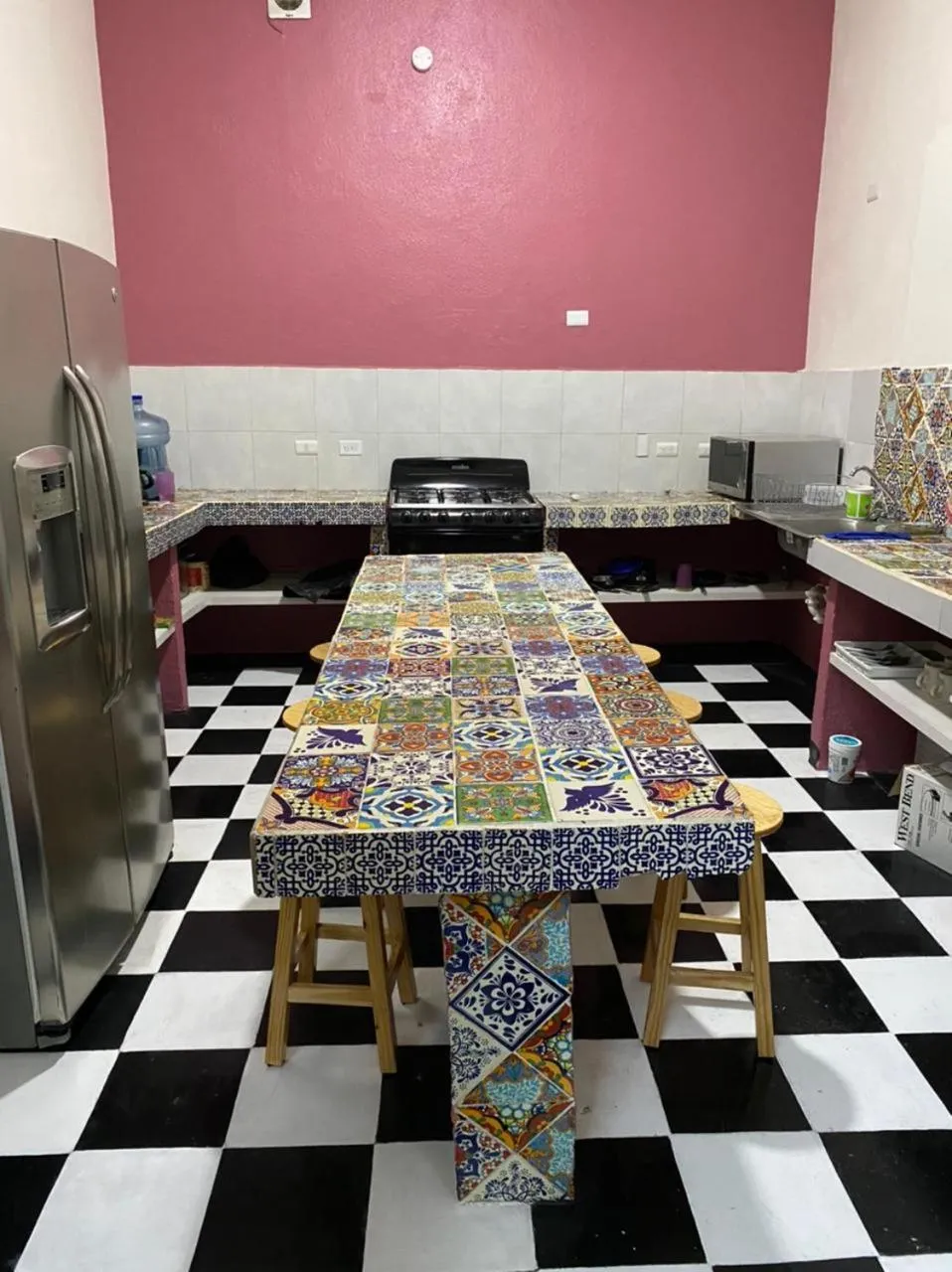 Communal kitchen in My Family In Monterrey - Hostel