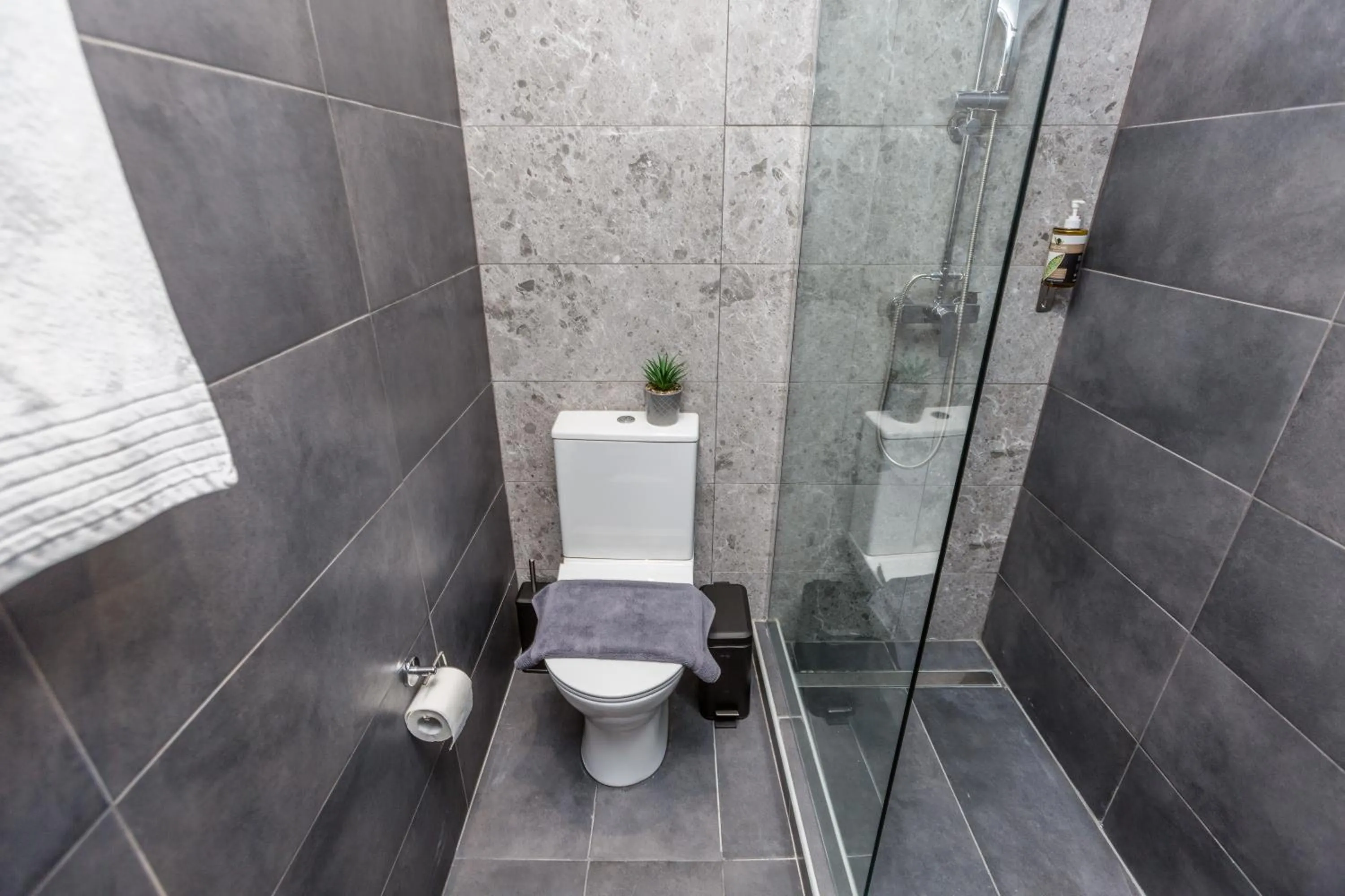 Bathroom in Raise Athens Metro Apartments